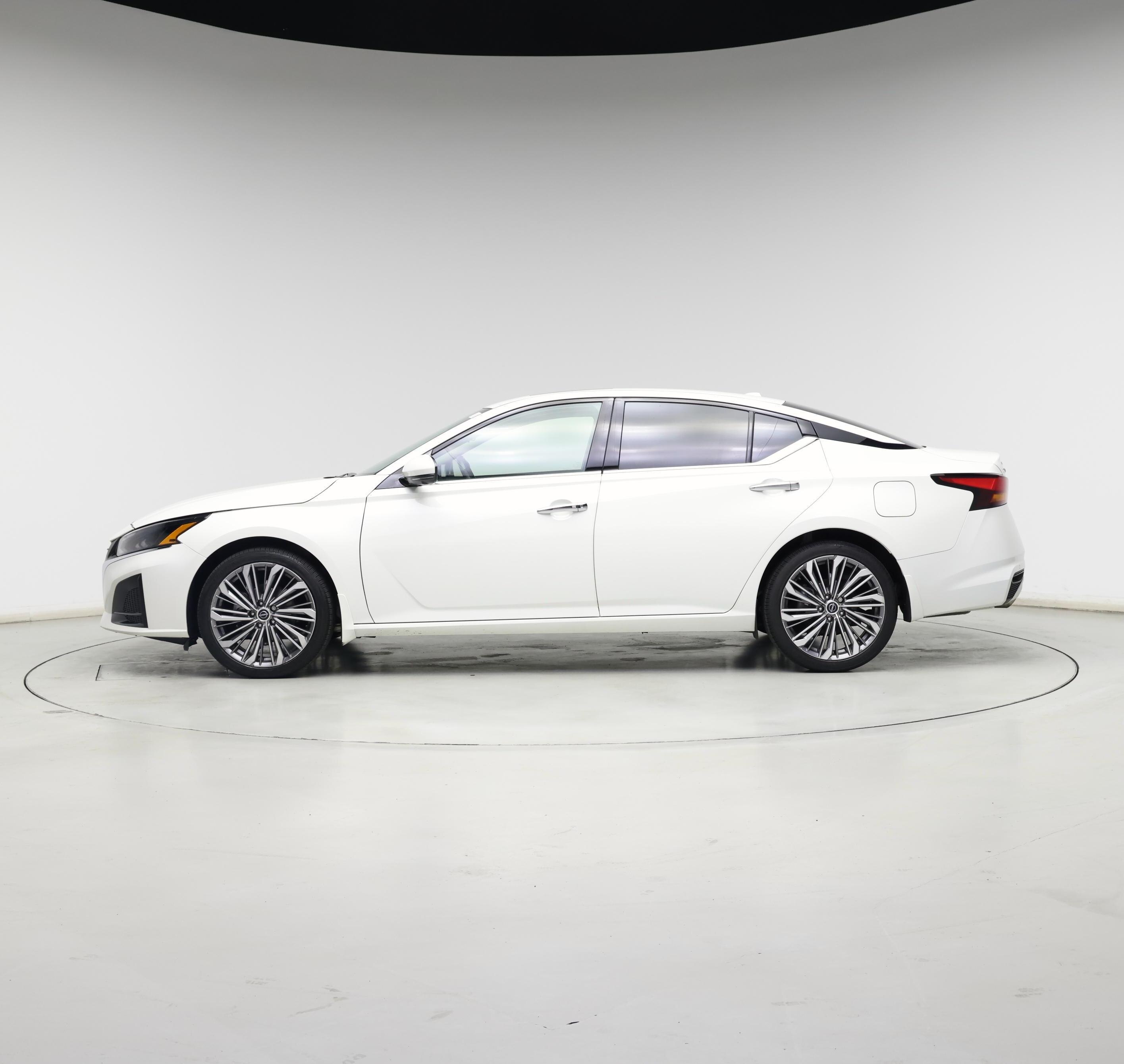 Thumbnail: 2023 Nissan Altima - 3