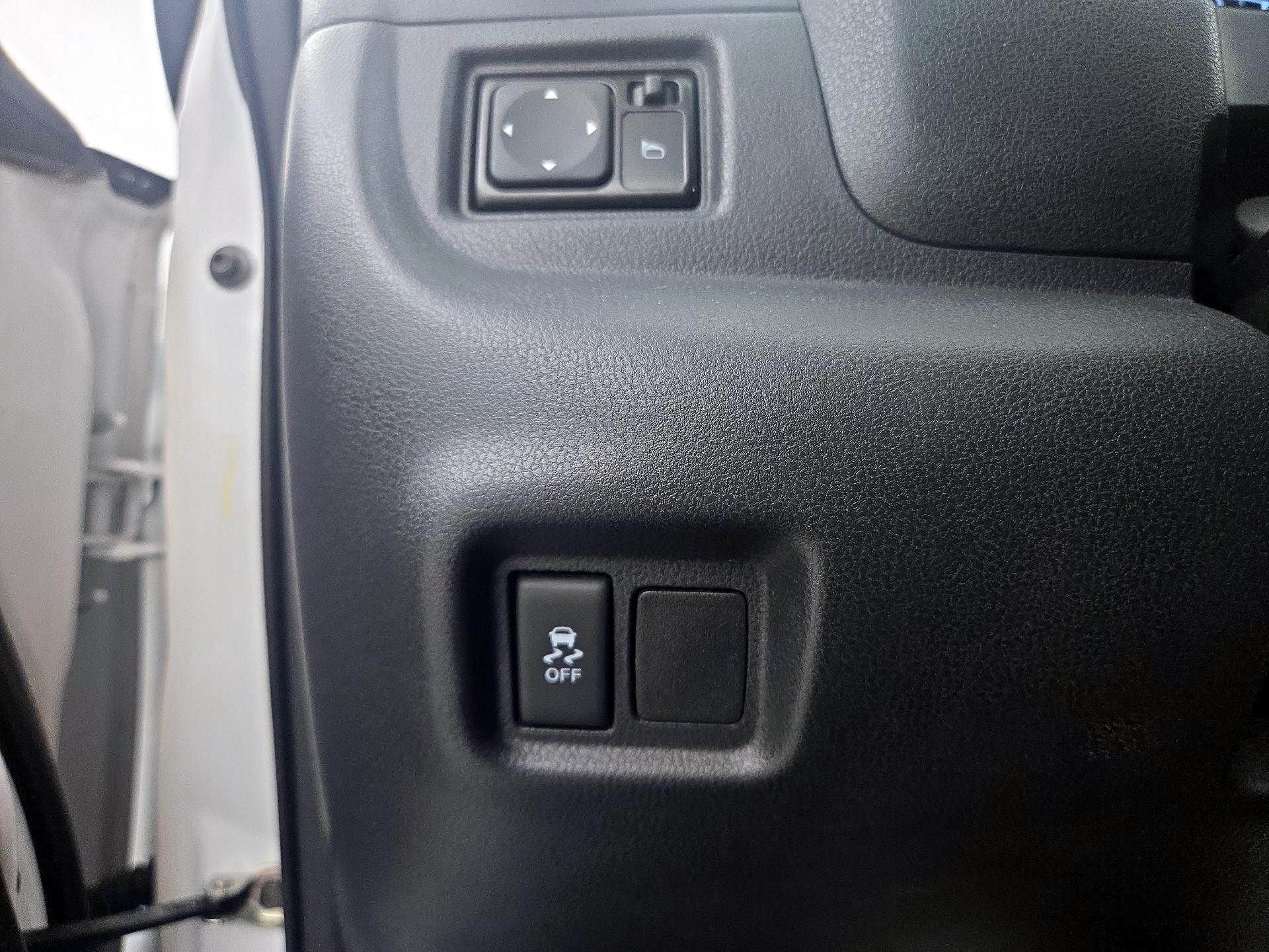 Thumbnail: 2017 Nissan Versa Note - 13