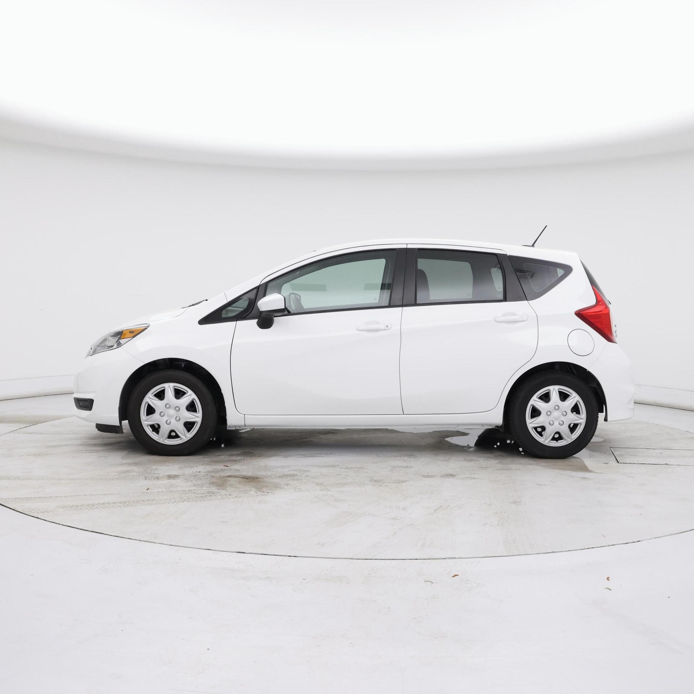 Thumbnail: 2017 Nissan Versa Note - 3