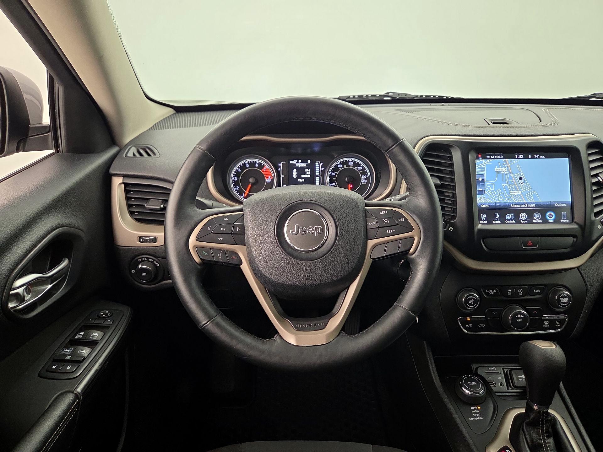 Thumbnail: 2017 Jeep Cherokee - 10