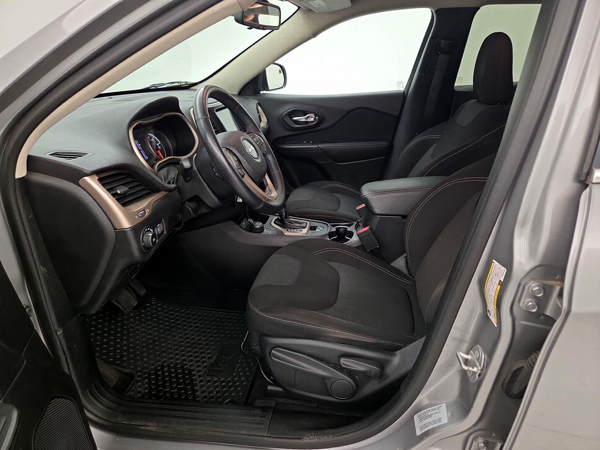 Thumbnail: 2017 Jeep Cherokee - 11