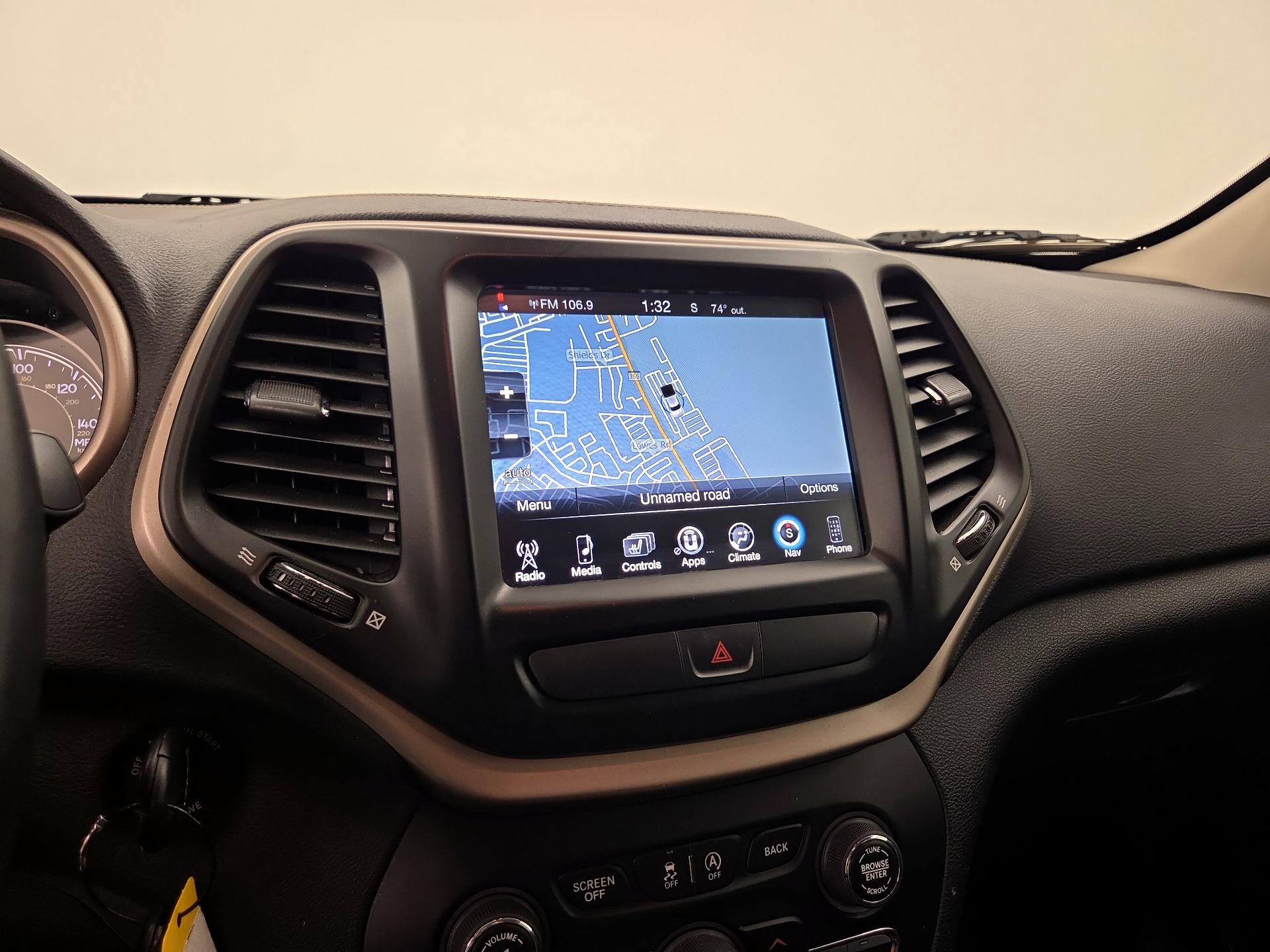 Thumbnail: 2017 Jeep Cherokee - 14