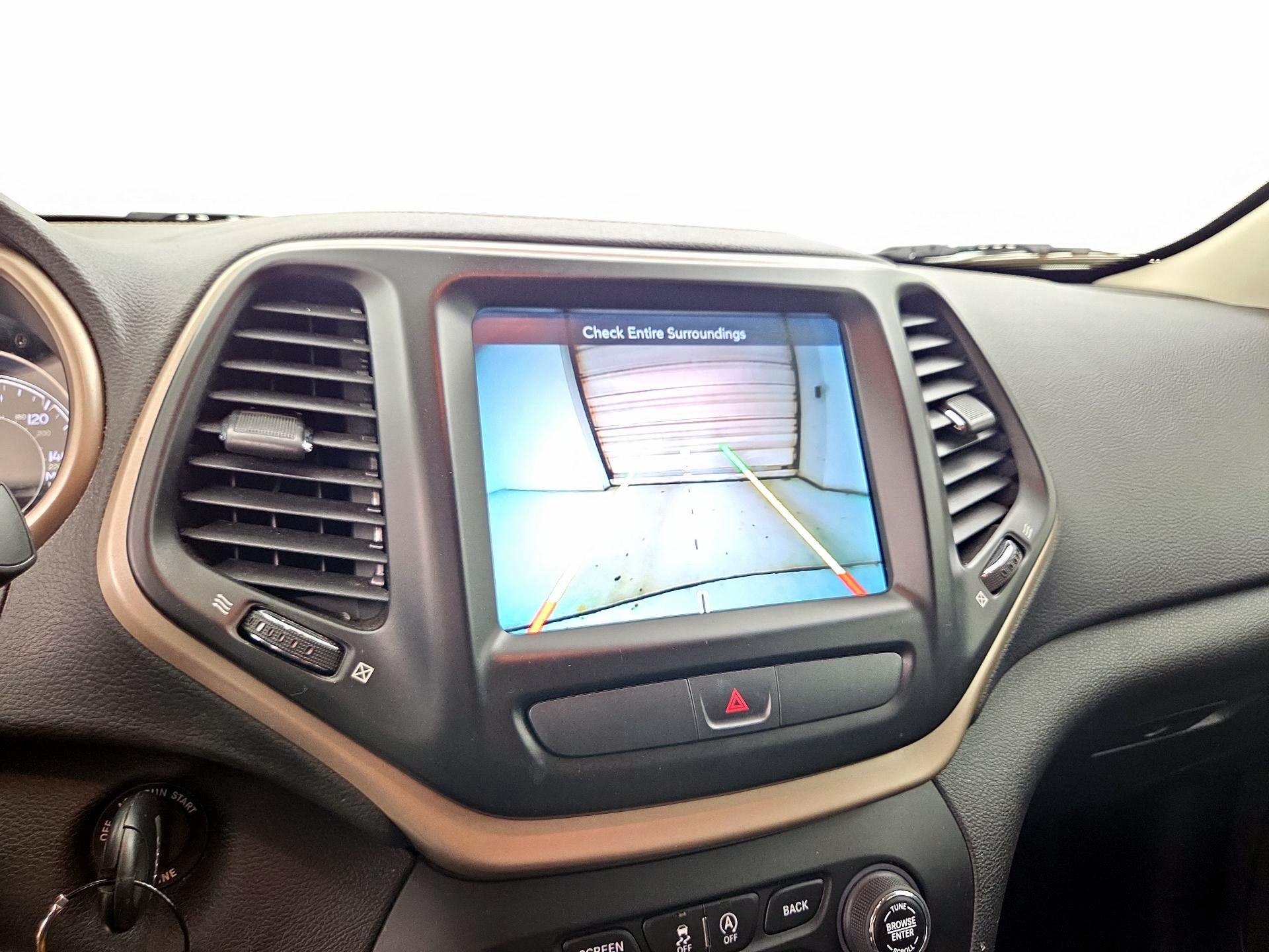 Thumbnail: 2017 Jeep Cherokee - 15