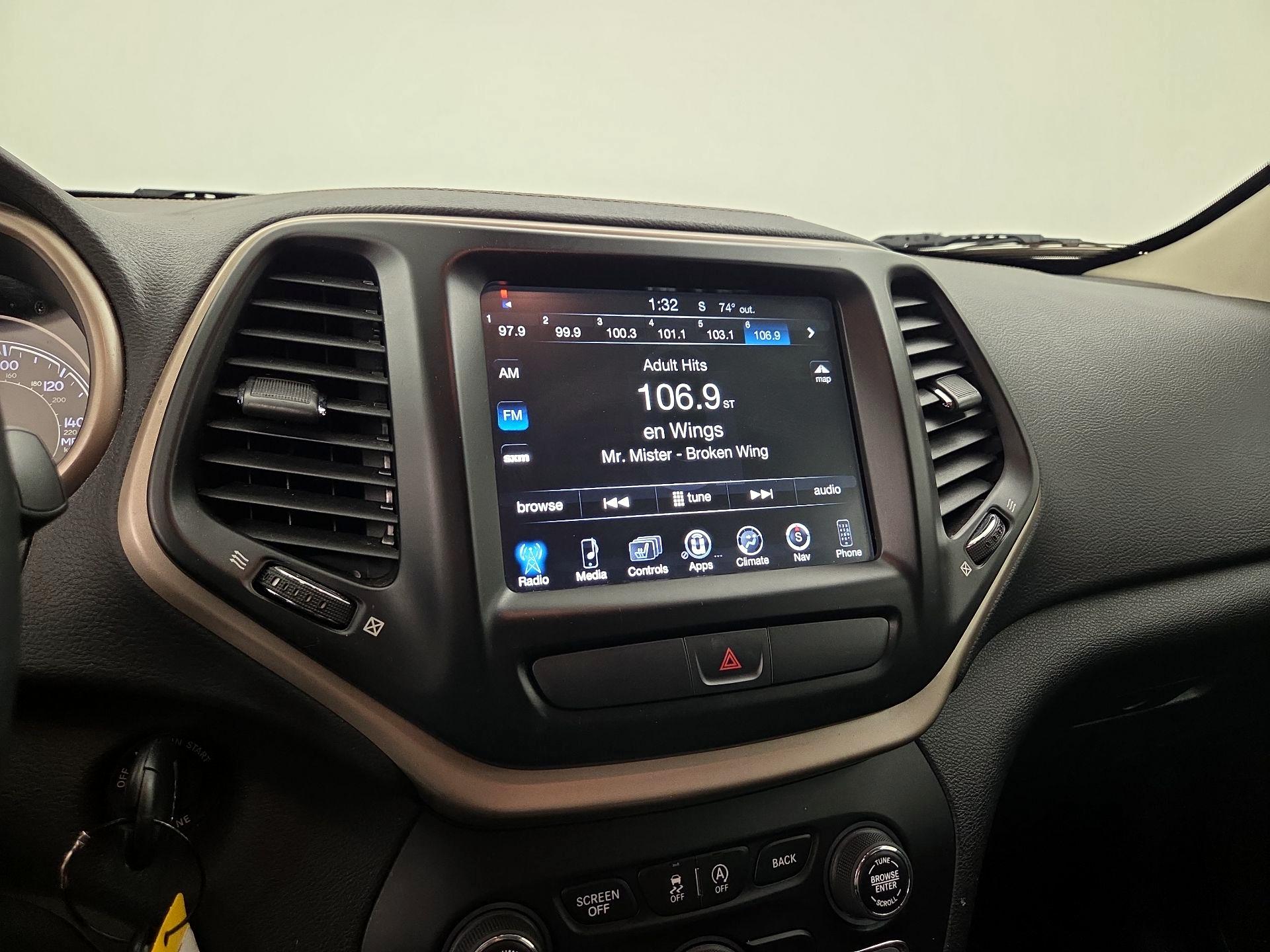 Thumbnail: 2017 Jeep Cherokee - 16