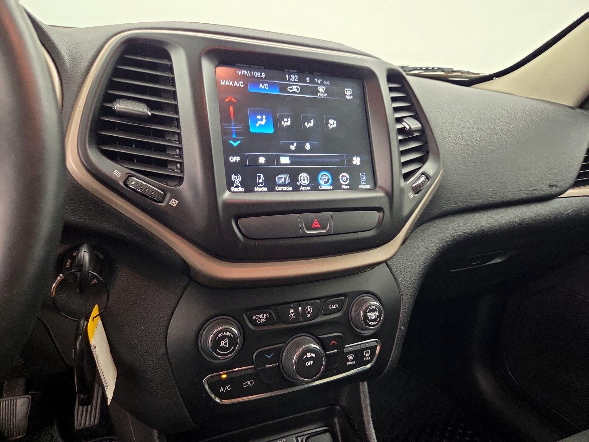 Thumbnail: 2017 Jeep Cherokee - 17