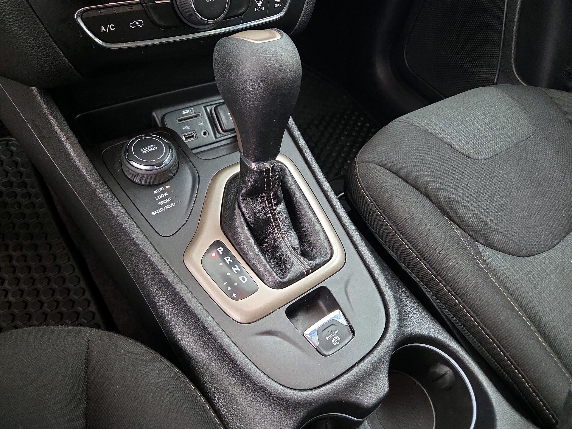 Thumbnail: 2017 Jeep Cherokee - 18