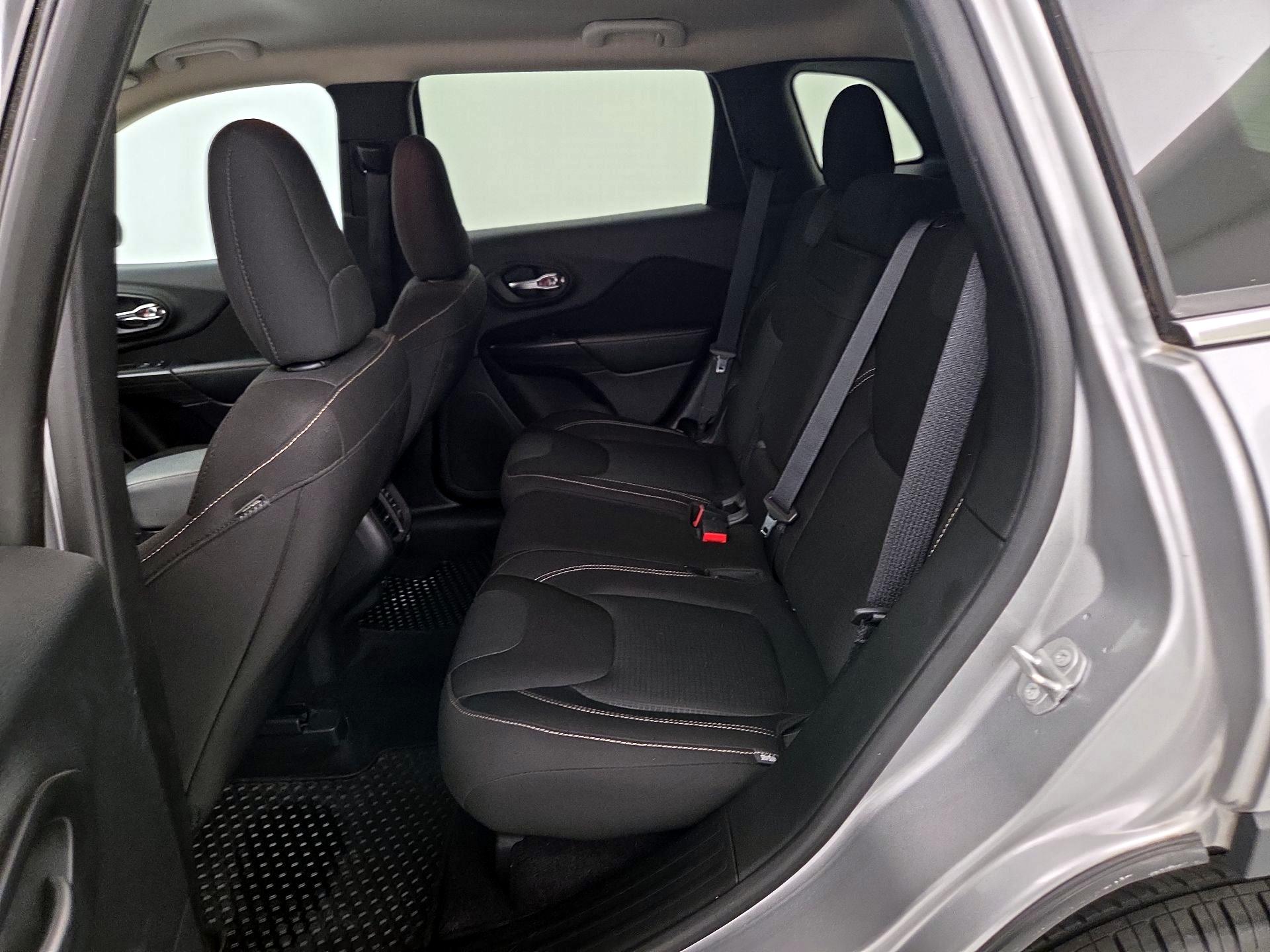 Thumbnail: 2017 Jeep Cherokee - 20