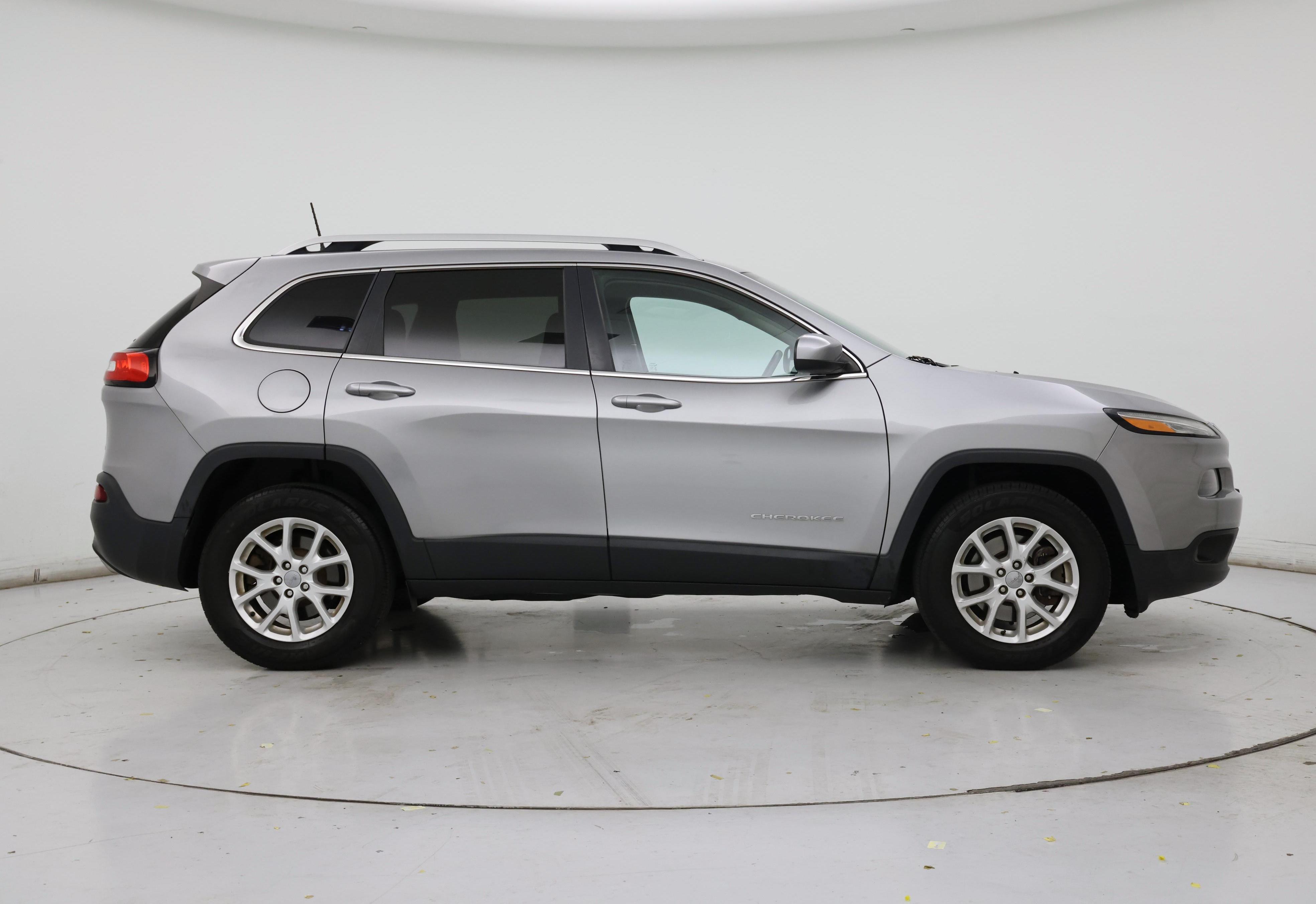 Thumbnail: 2017 Jeep Cherokee - 7