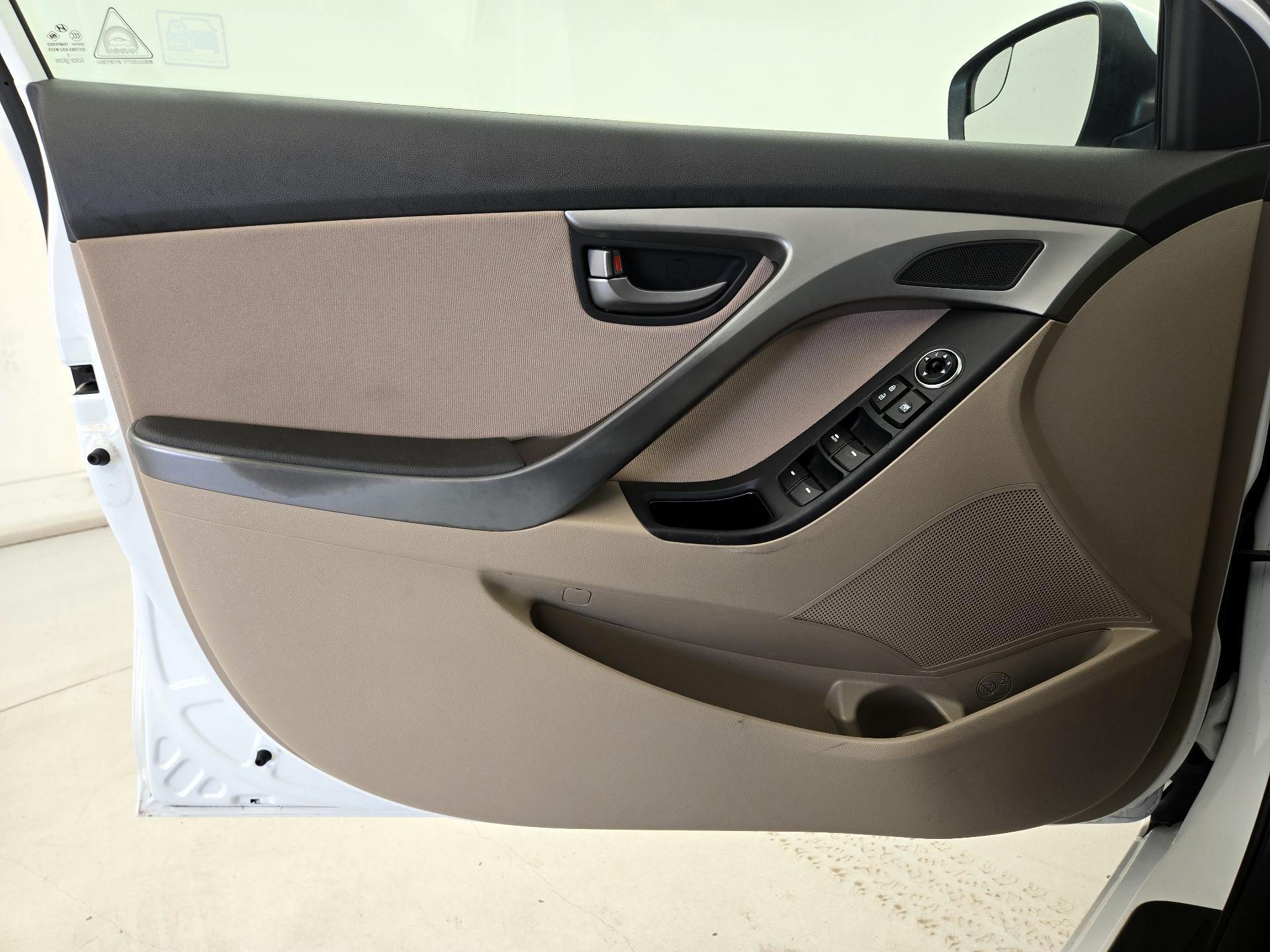 Thumbnail: 2016 Hyundai Elantra - 10