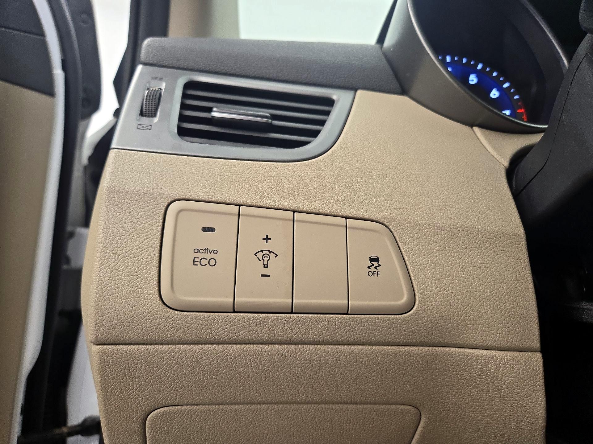 Thumbnail: 2016 Hyundai Elantra - 11