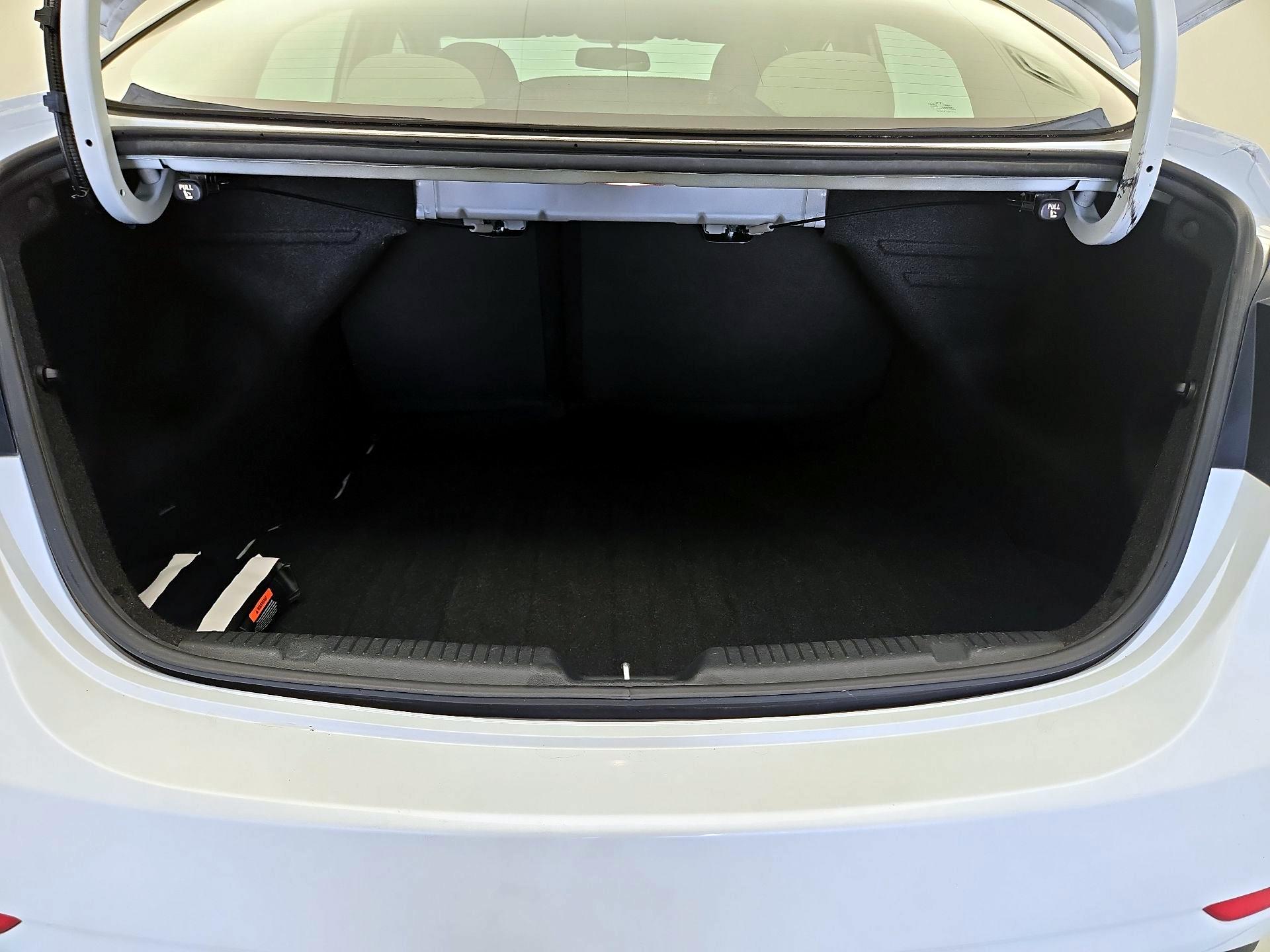 Thumbnail: 2016 Hyundai Elantra - 18