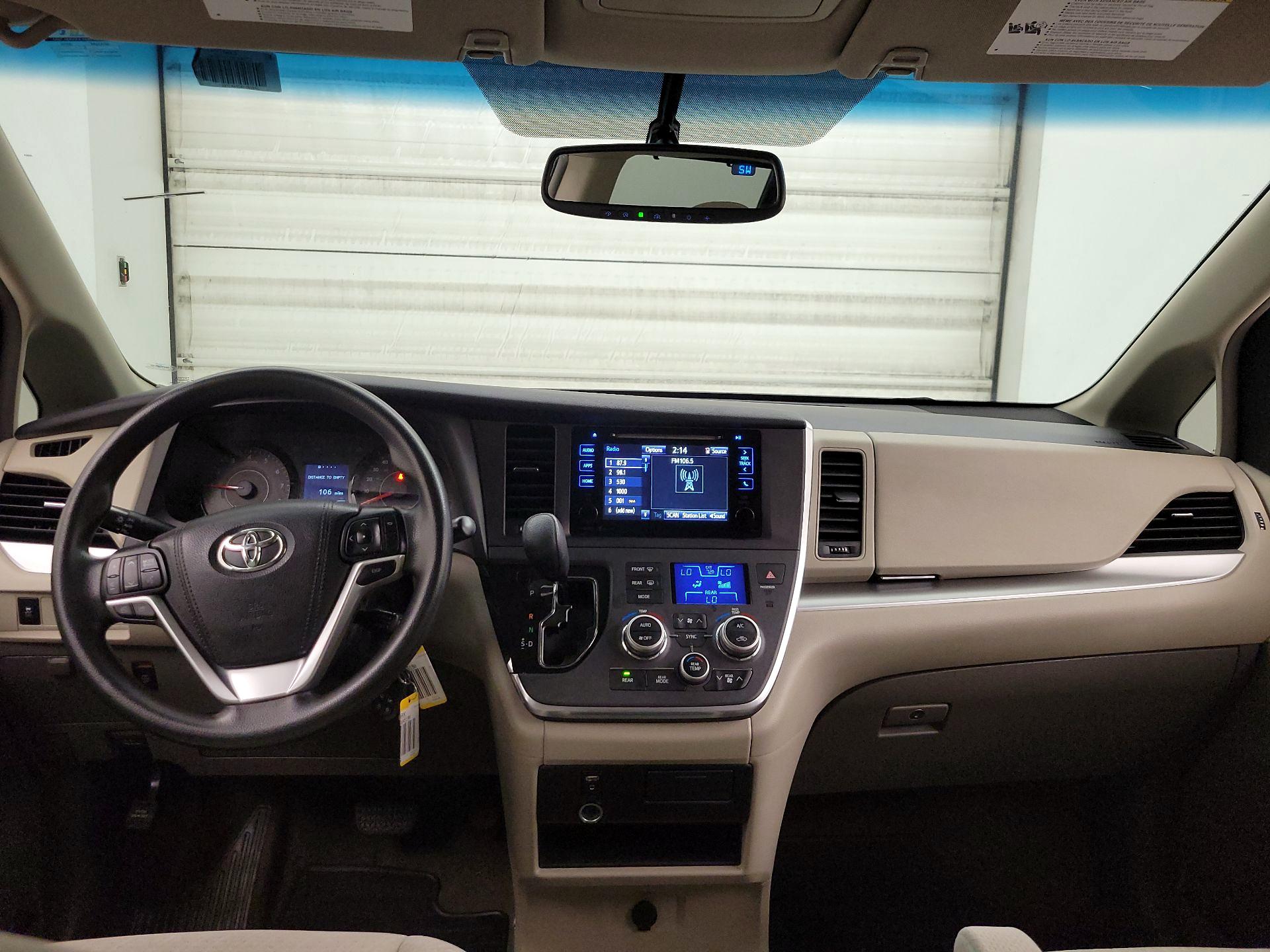 Thumbnail: 2015 Toyota Sienna - 9