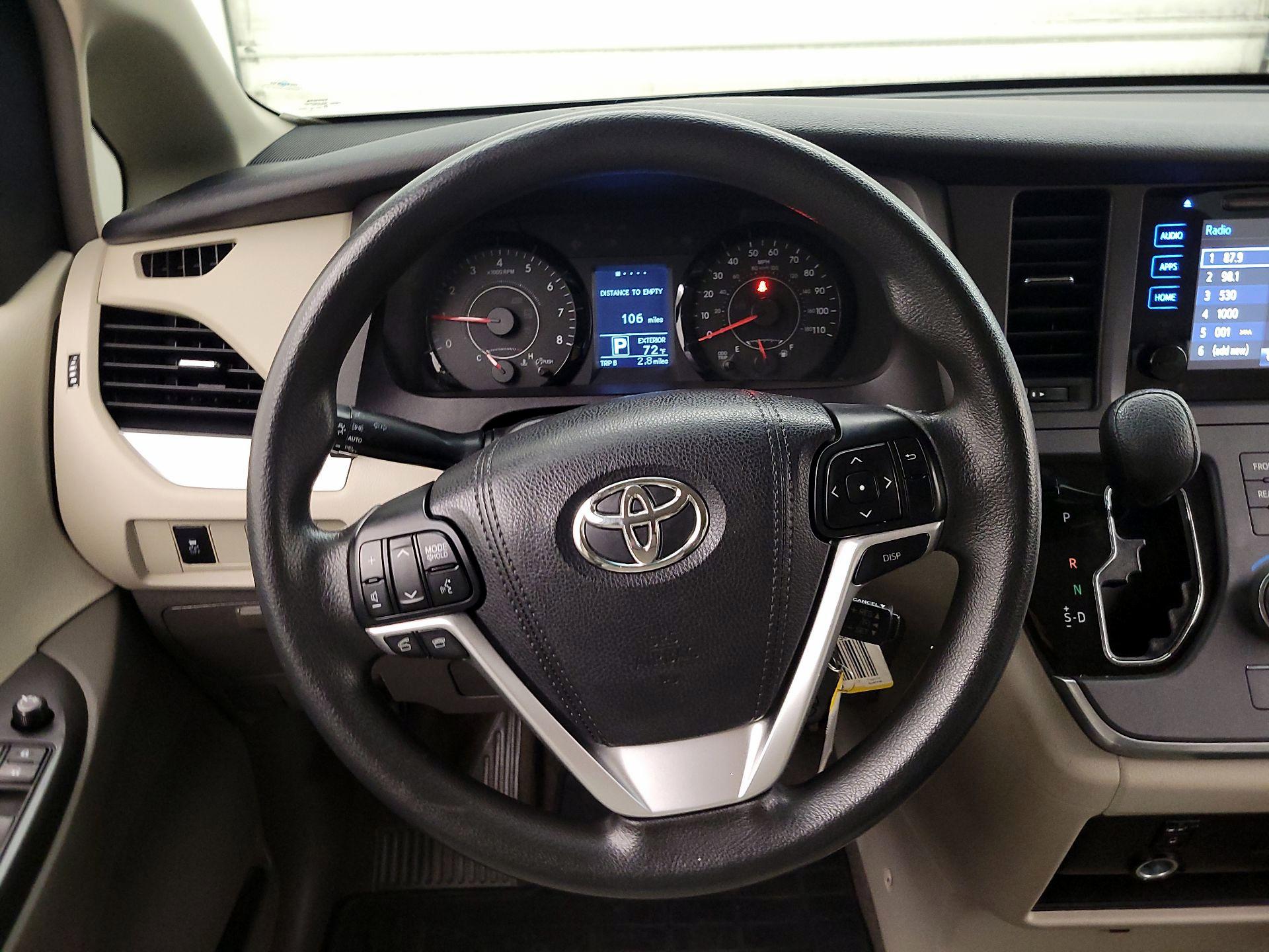 Thumbnail: 2015 Toyota Sienna - 10