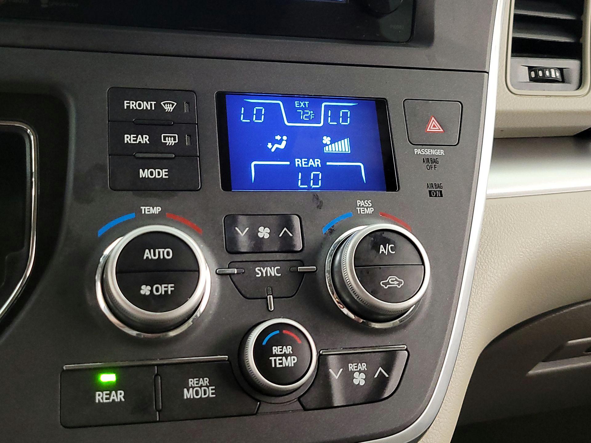 Thumbnail: 2015 Toyota Sienna - 16