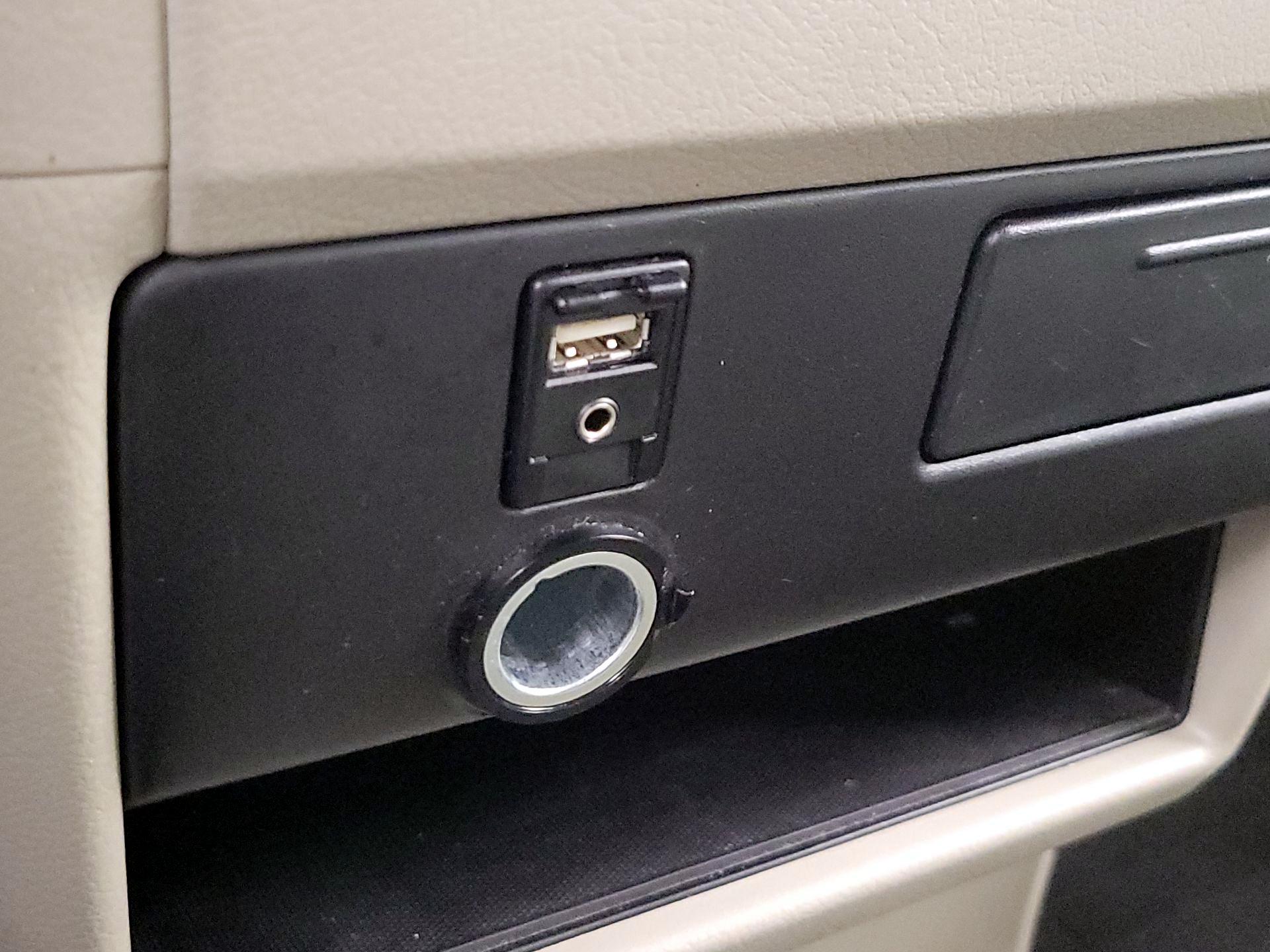 Thumbnail: 2015 Toyota Sienna - 18