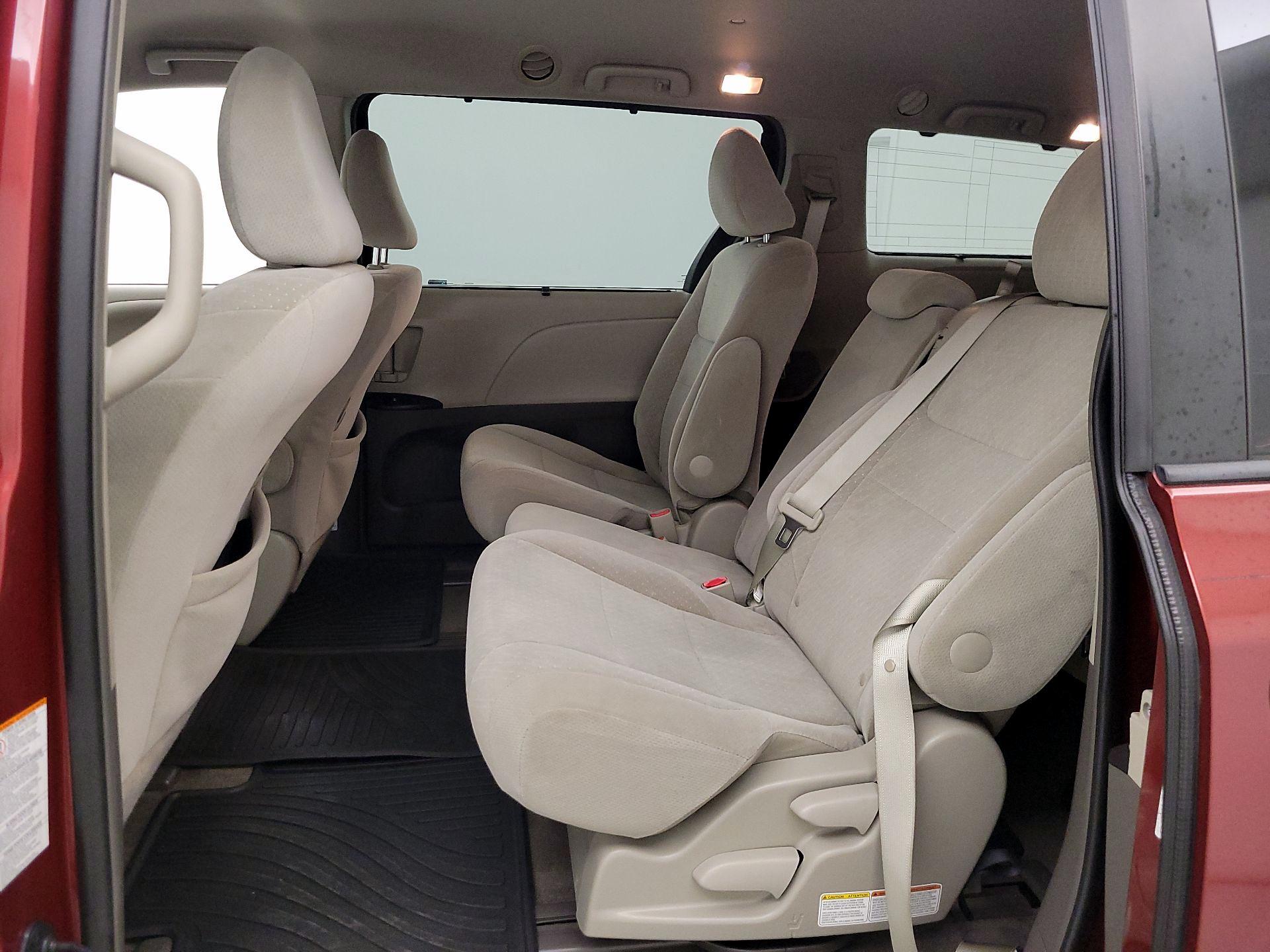 Thumbnail: 2015 Toyota Sienna - 19