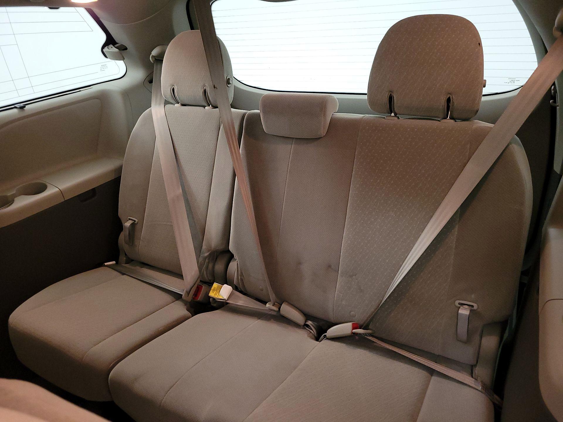 Thumbnail: 2015 Toyota Sienna - 20