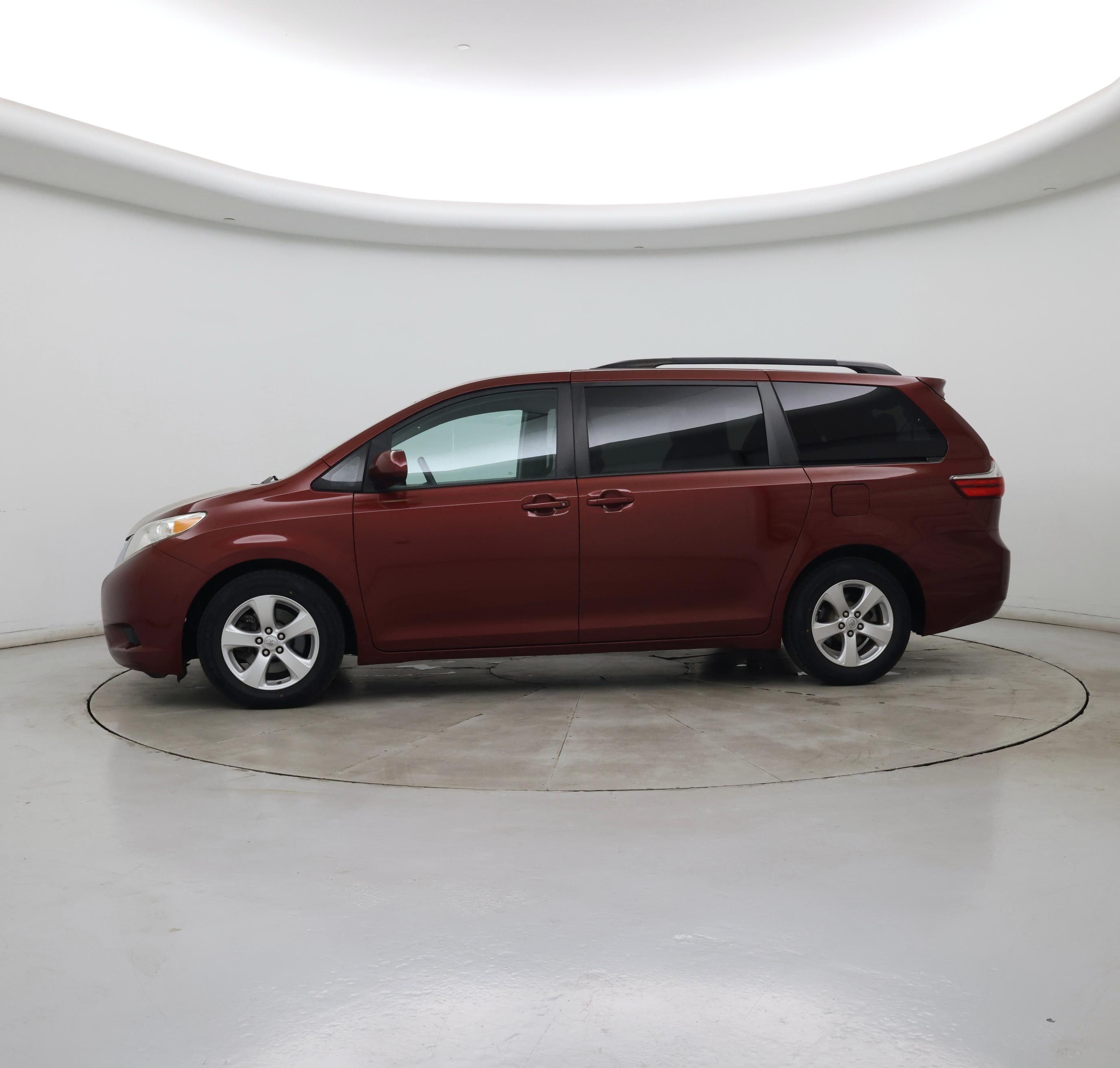 Thumbnail: 2015 Toyota Sienna - 3