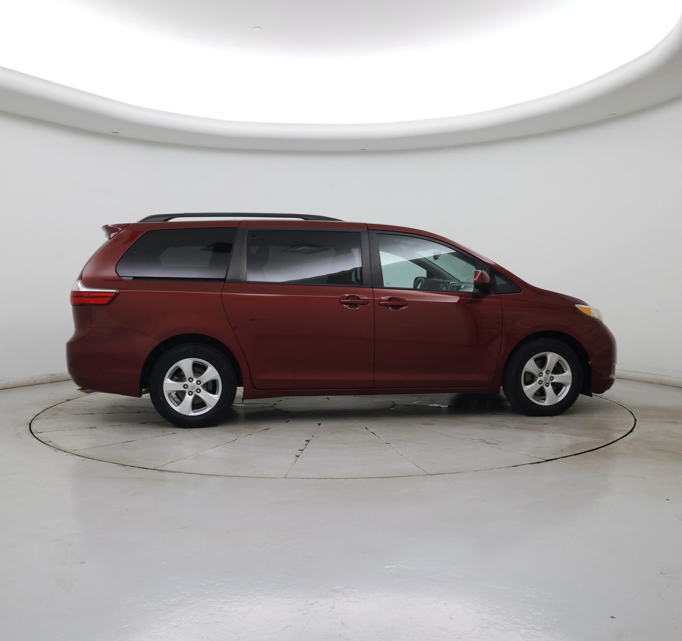 Thumbnail: 2015 Toyota Sienna - 7