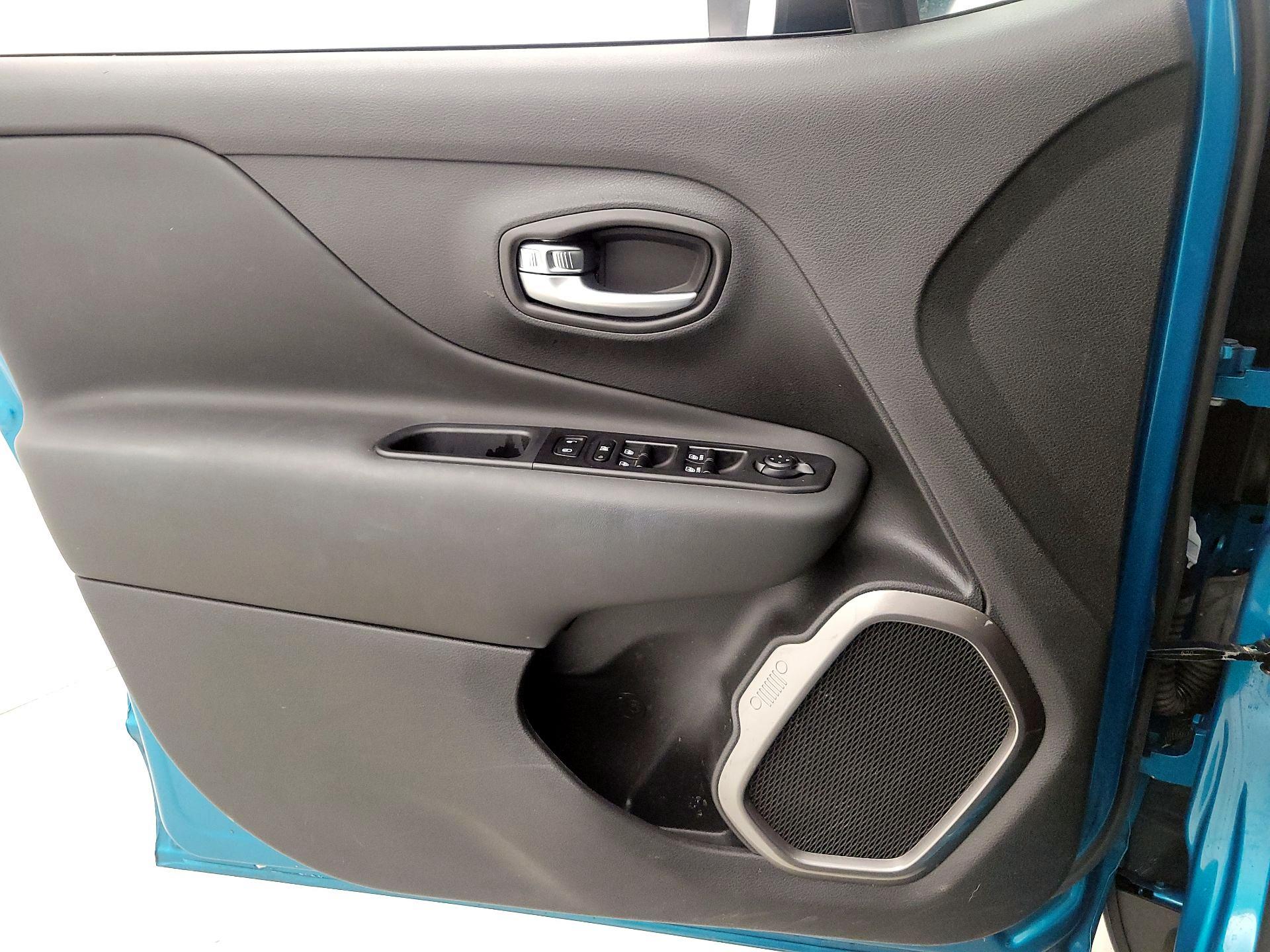 Thumbnail: 2022 Jeep Renegade - 12