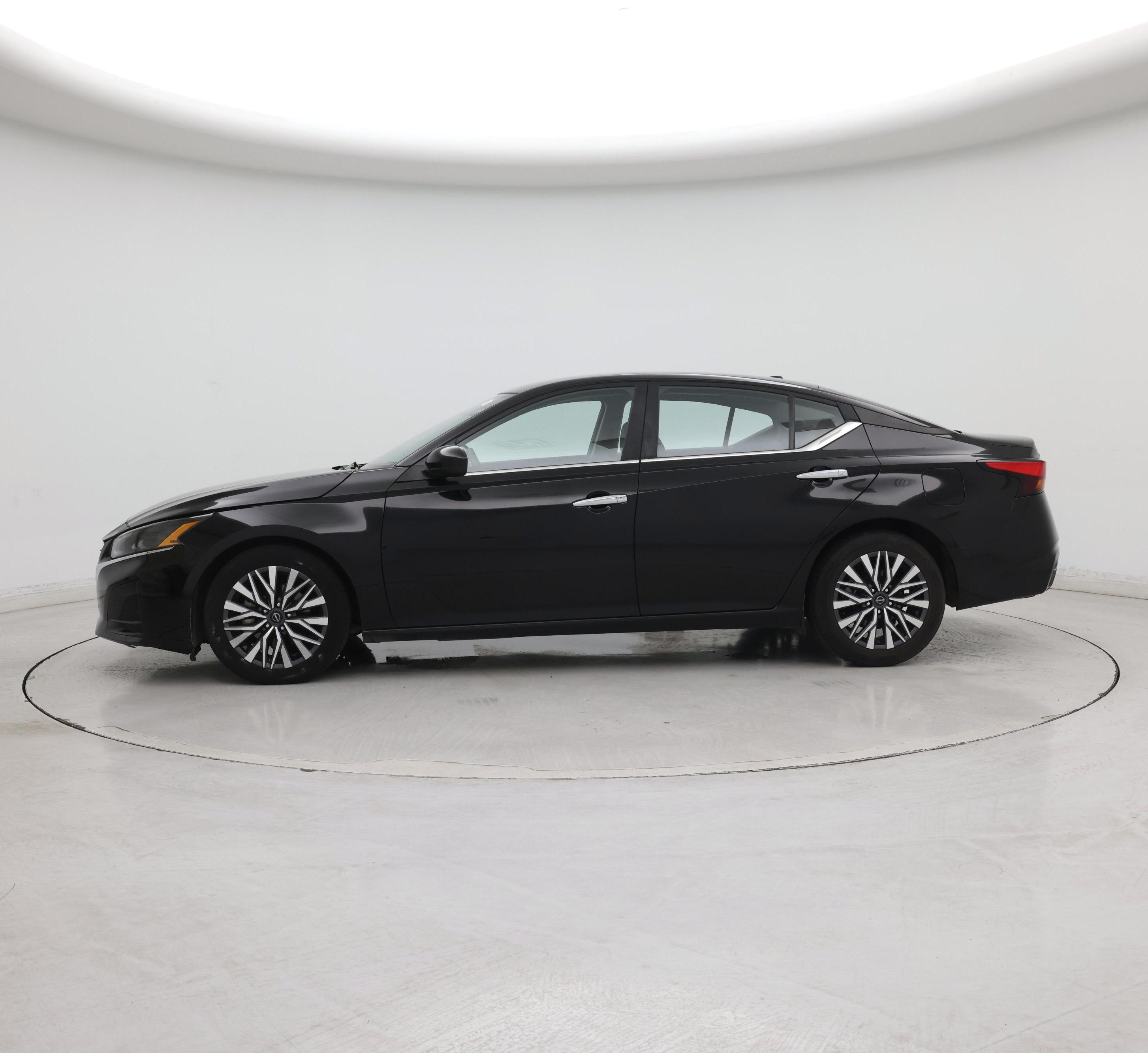 Thumbnail: 2023 Nissan Altima - 3