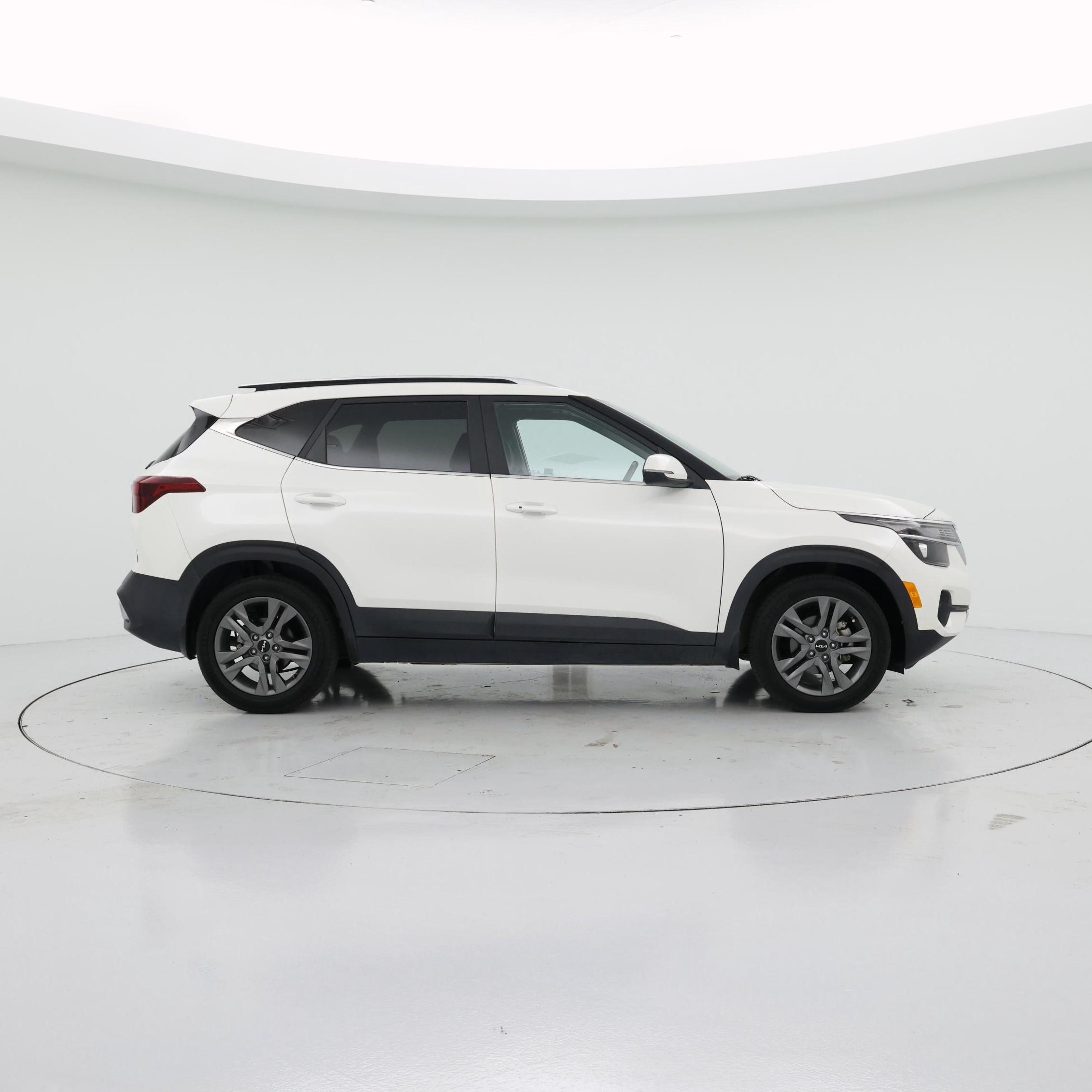 Thumbnail: 2023 Kia Seltos - 7