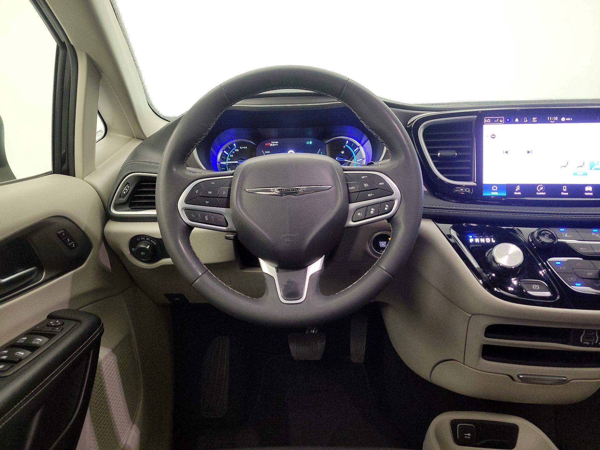 Thumbnail: 2023 Chrysler Pacifica - 10