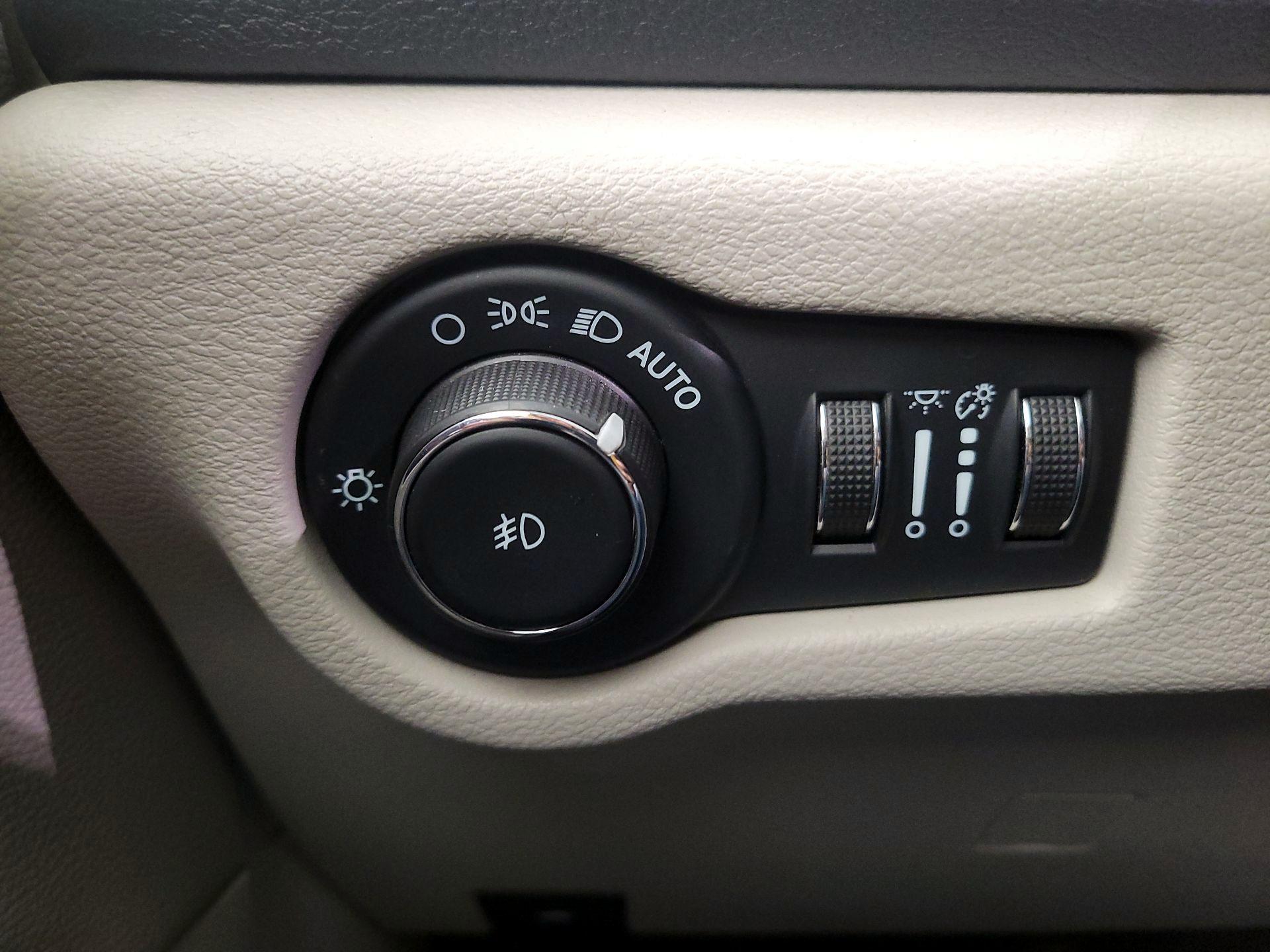 Thumbnail: 2023 Chrysler Pacifica - 13