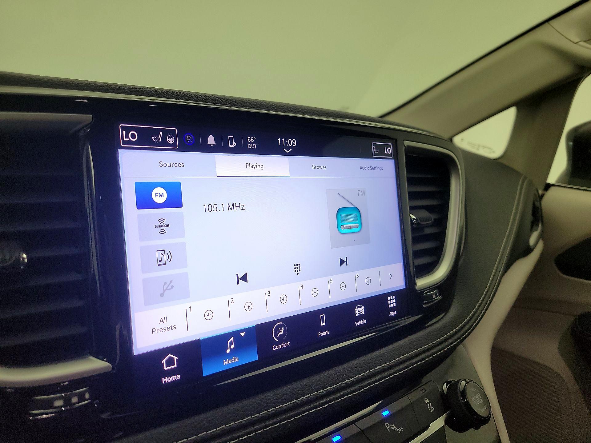 Thumbnail: 2023 Chrysler Pacifica - 15