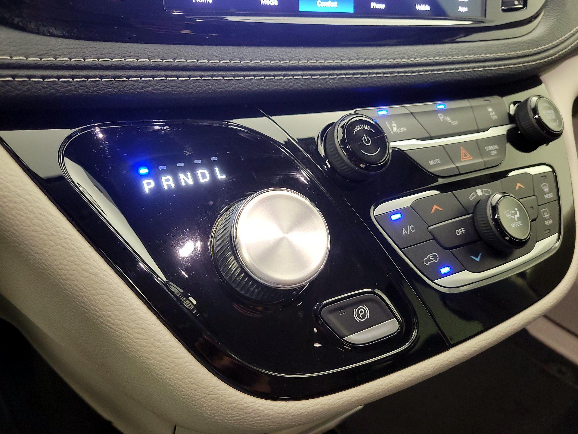 Thumbnail: 2023 Chrysler Pacifica - 17