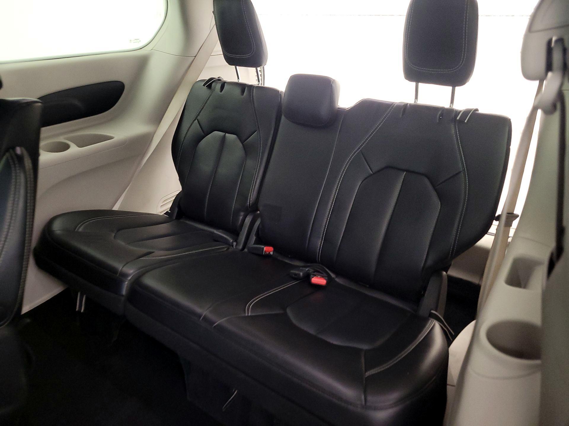 Thumbnail: 2023 Chrysler Pacifica - 20