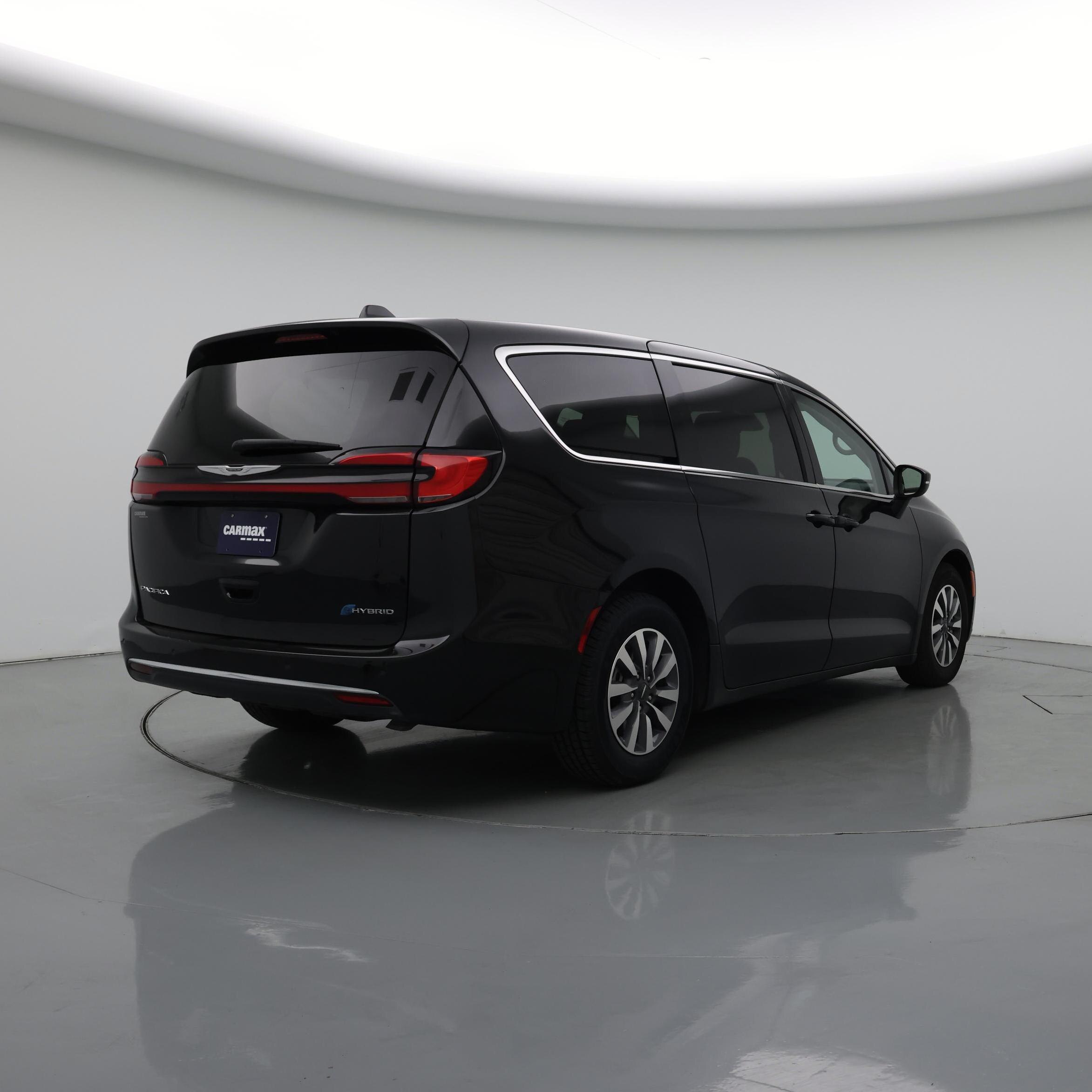 Thumbnail: 2023 Chrysler Pacifica - 8