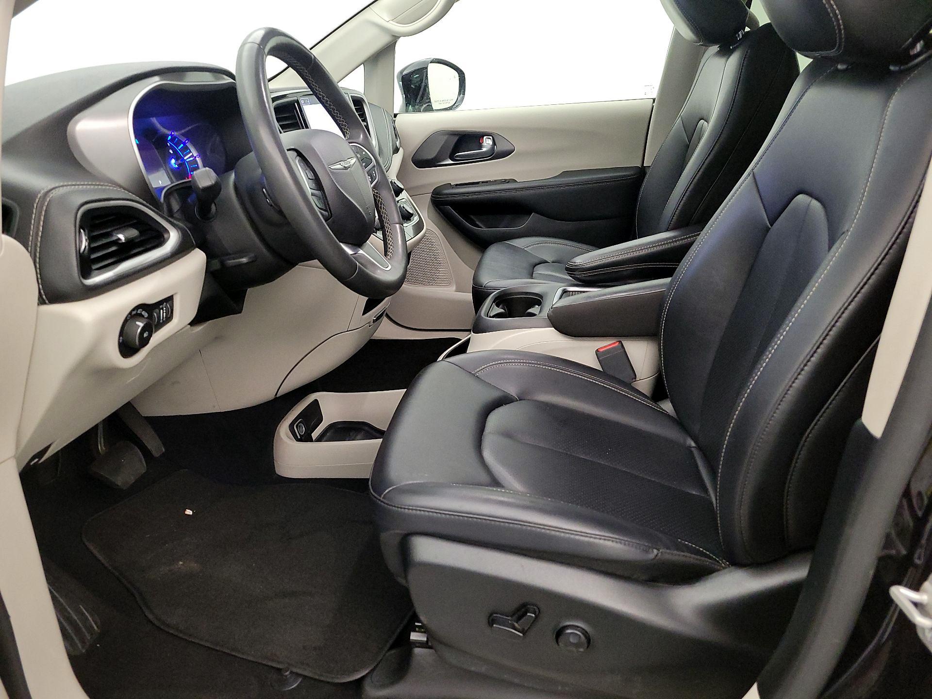 Thumbnail: 2024 Chrysler Pacifica - 11