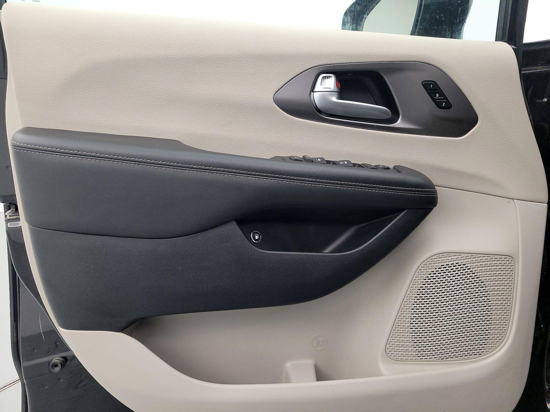 Thumbnail: 2024 Chrysler Pacifica - 12