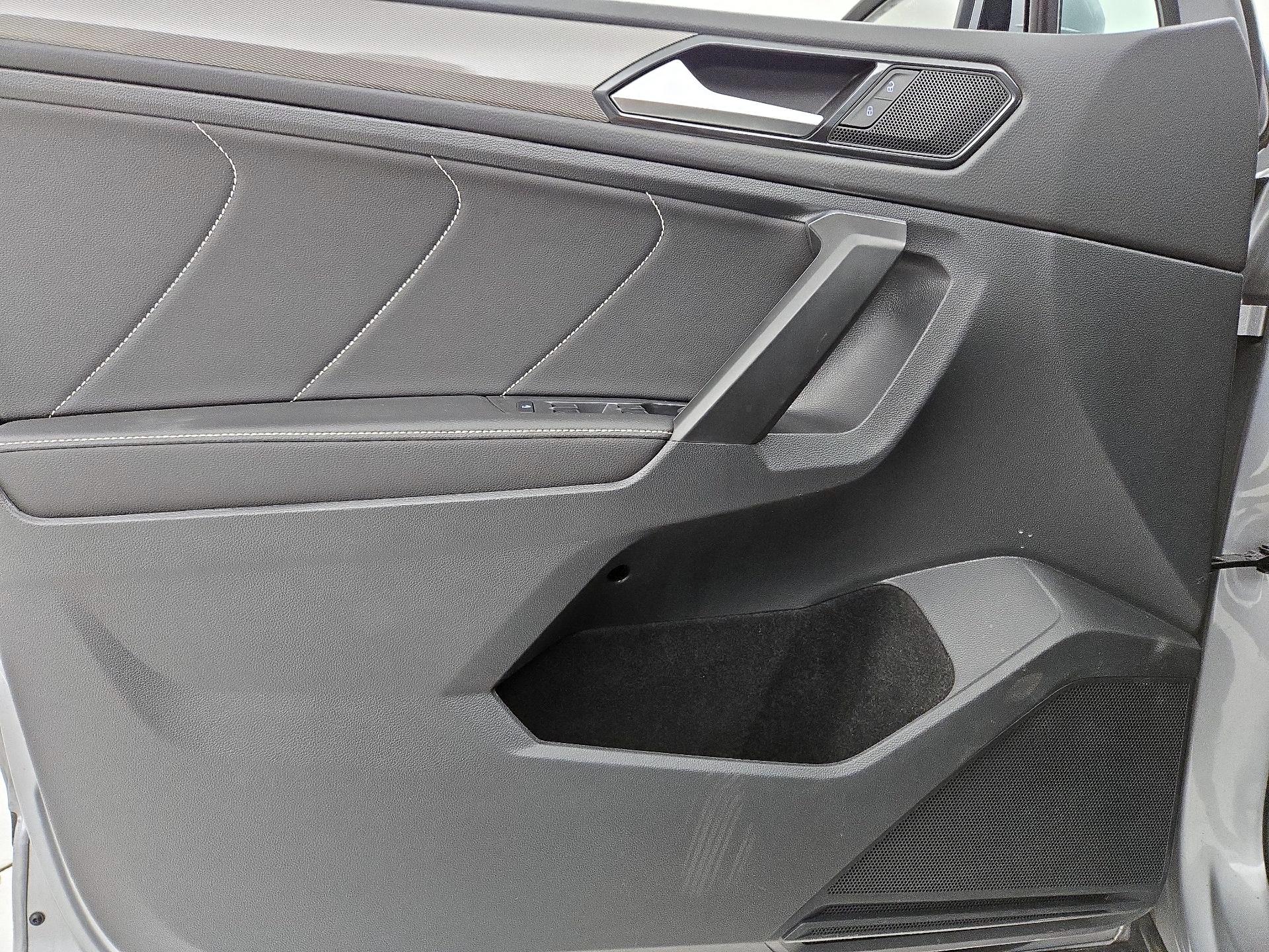 Thumbnail: 2022 Volkswagen Tiguan - 12