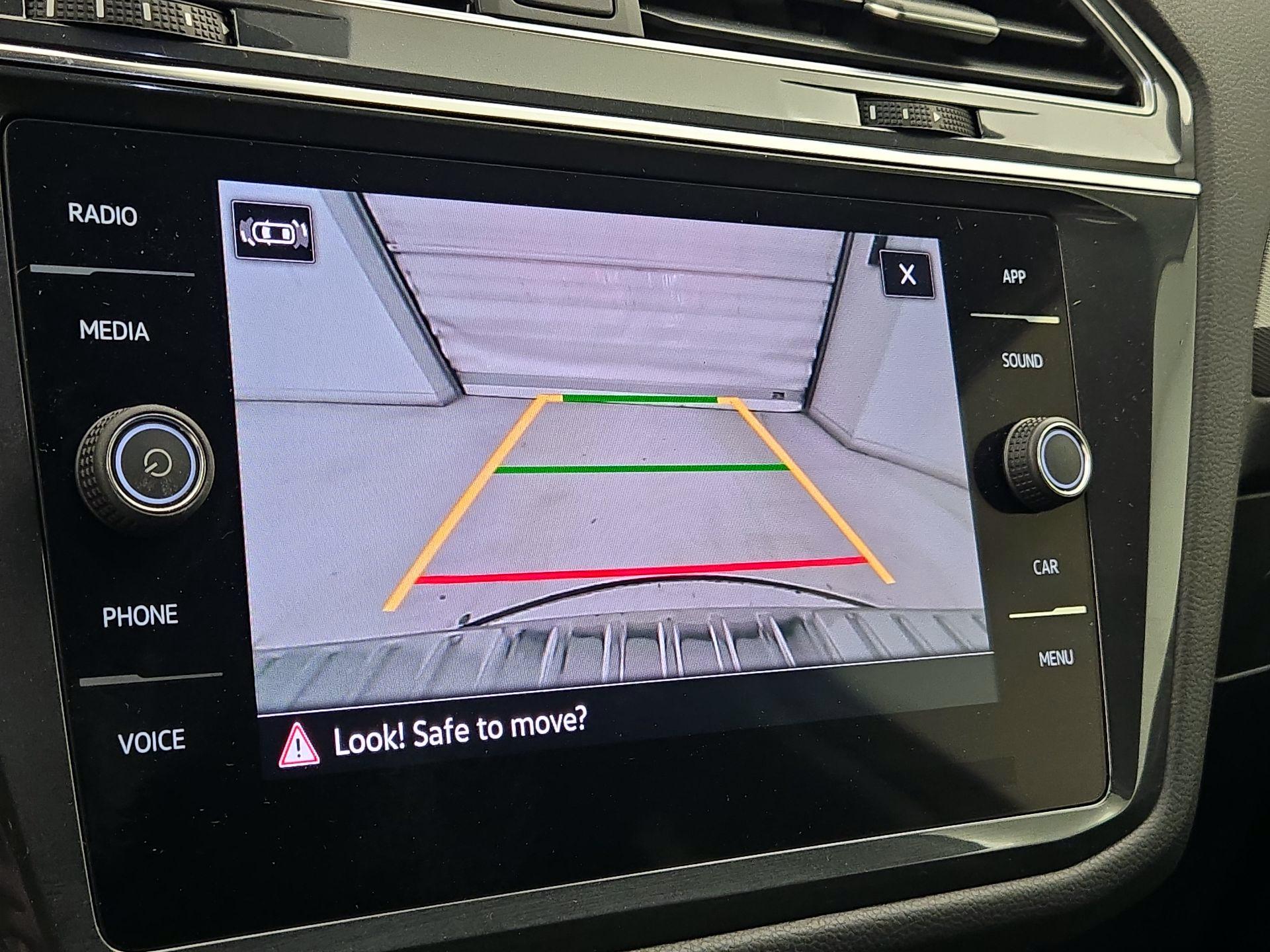 Thumbnail: 2022 Volkswagen Tiguan - 13