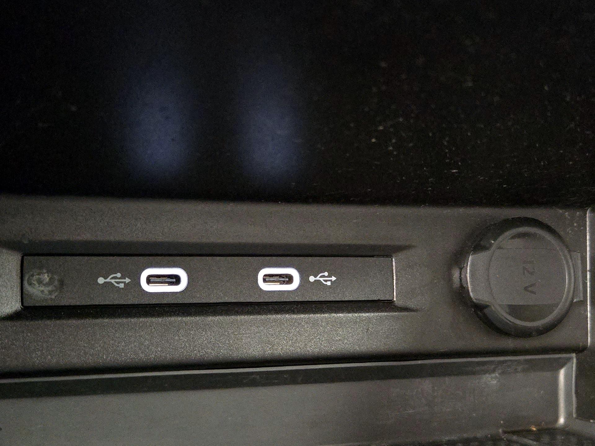 Thumbnail: 2022 Volkswagen Tiguan - 17