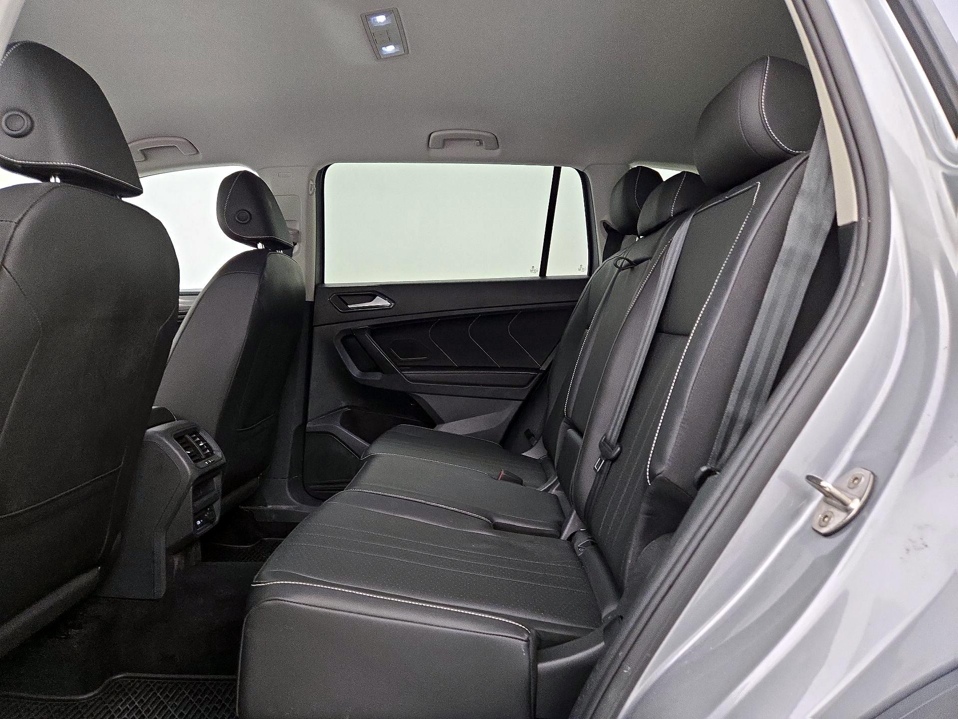 Thumbnail: 2022 Volkswagen Tiguan - 18