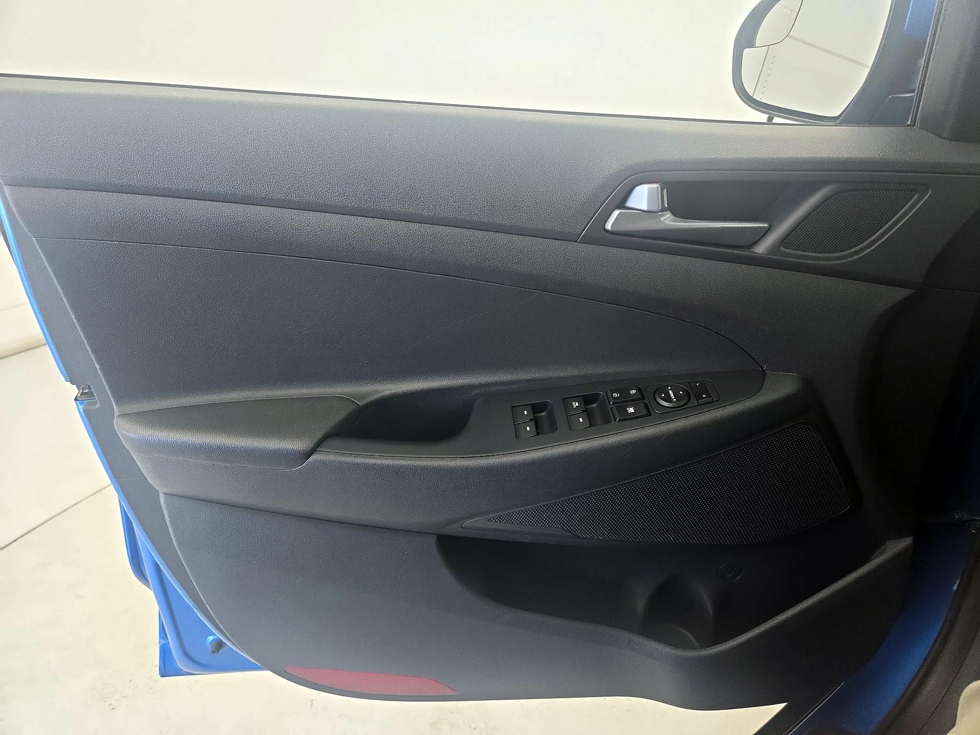 Thumbnail: 2017 Hyundai Tucson - 10