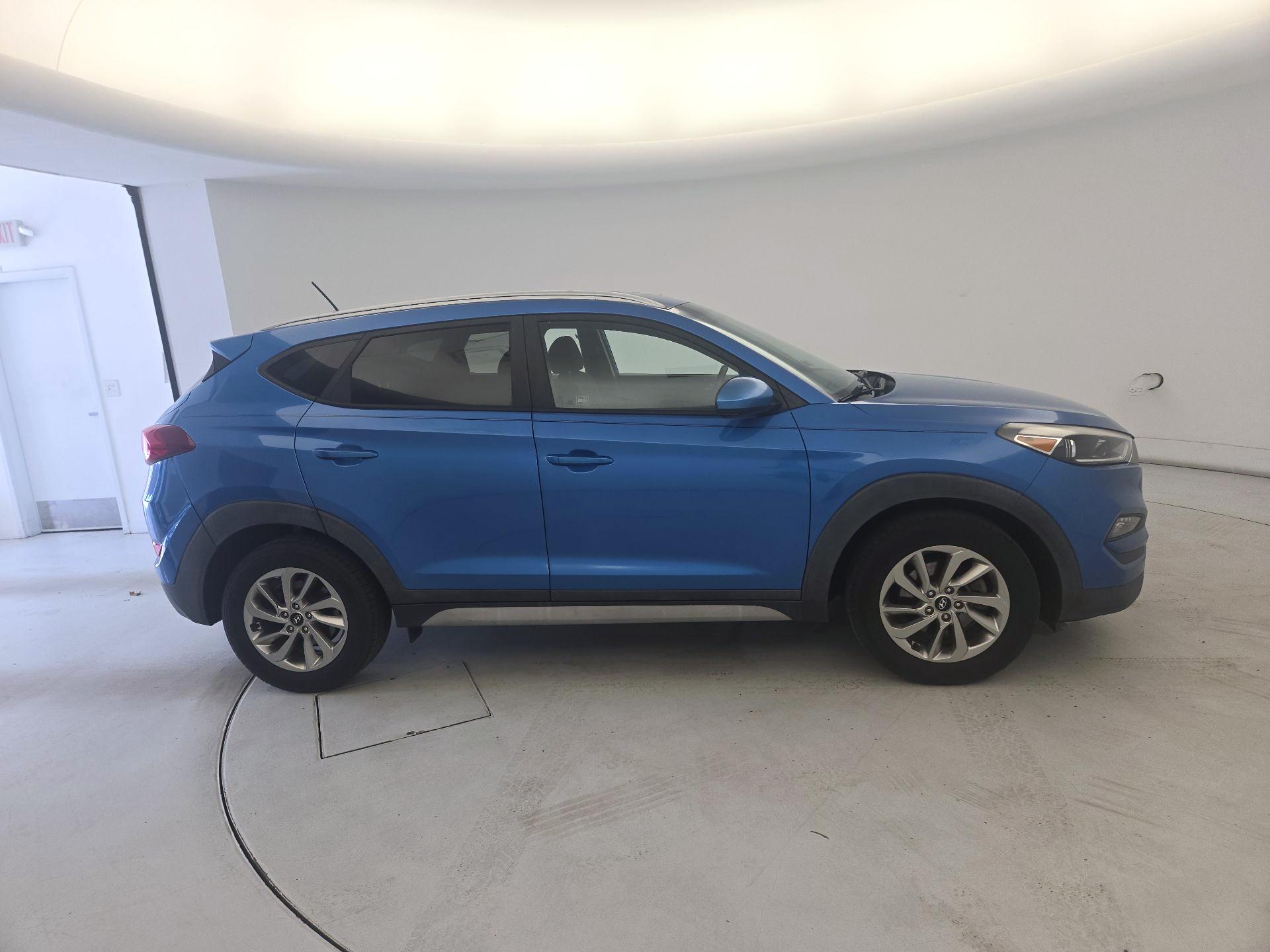 Thumbnail: 2017 Hyundai Tucson - 4
