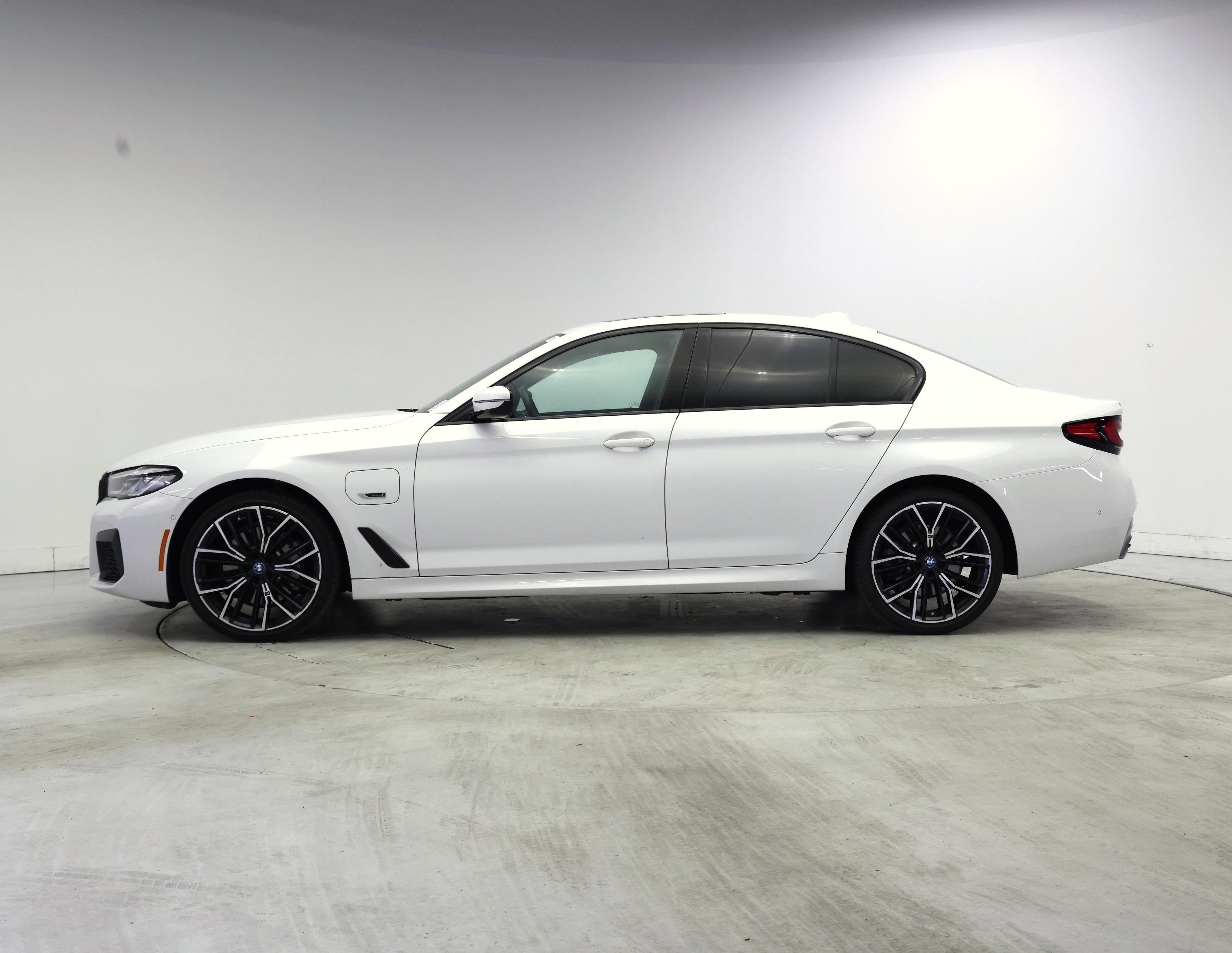 Thumbnail: 2023 BMW 5 Series - 3