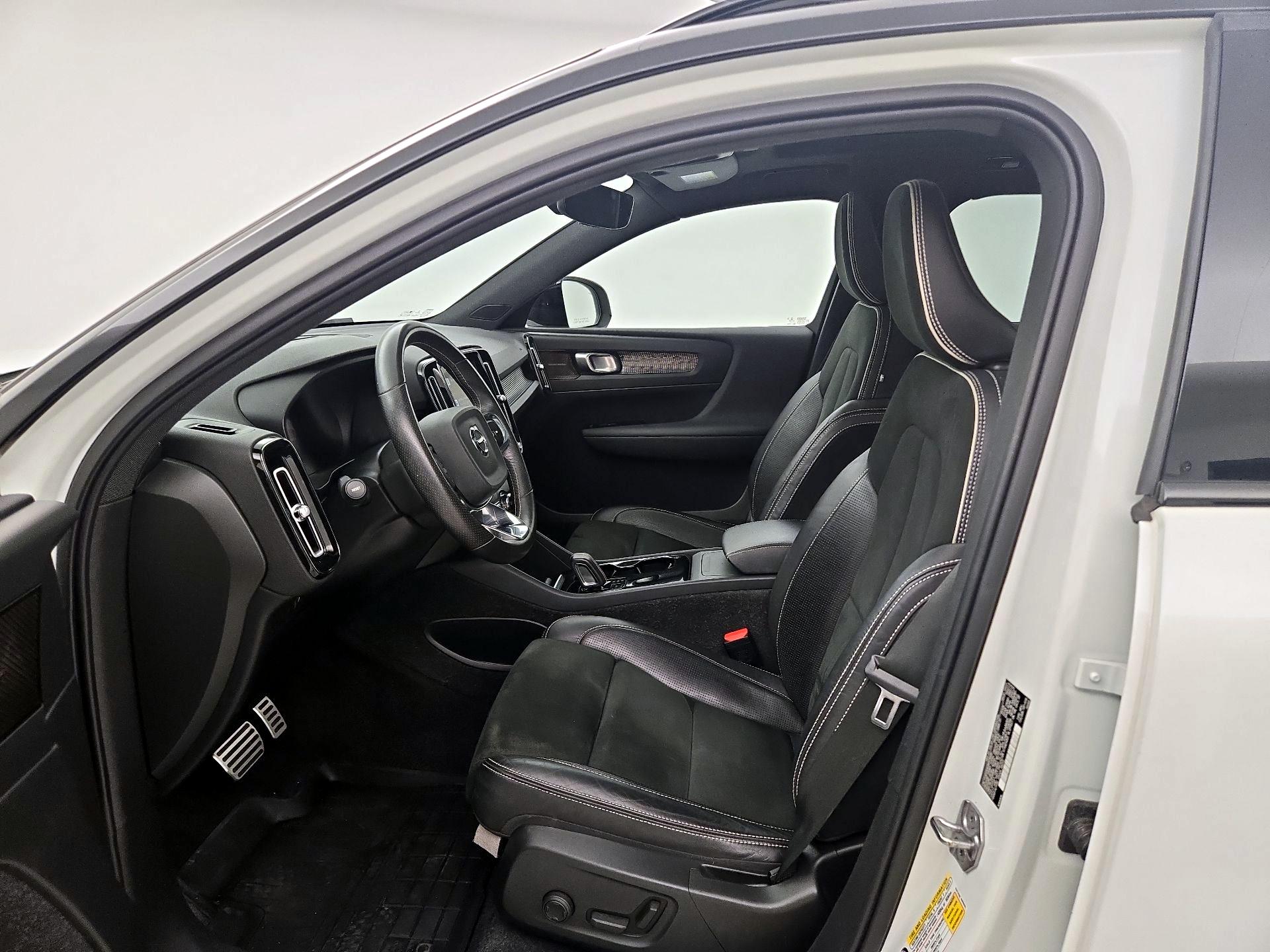 Thumbnail: 2021 Volvo XC40 - 11