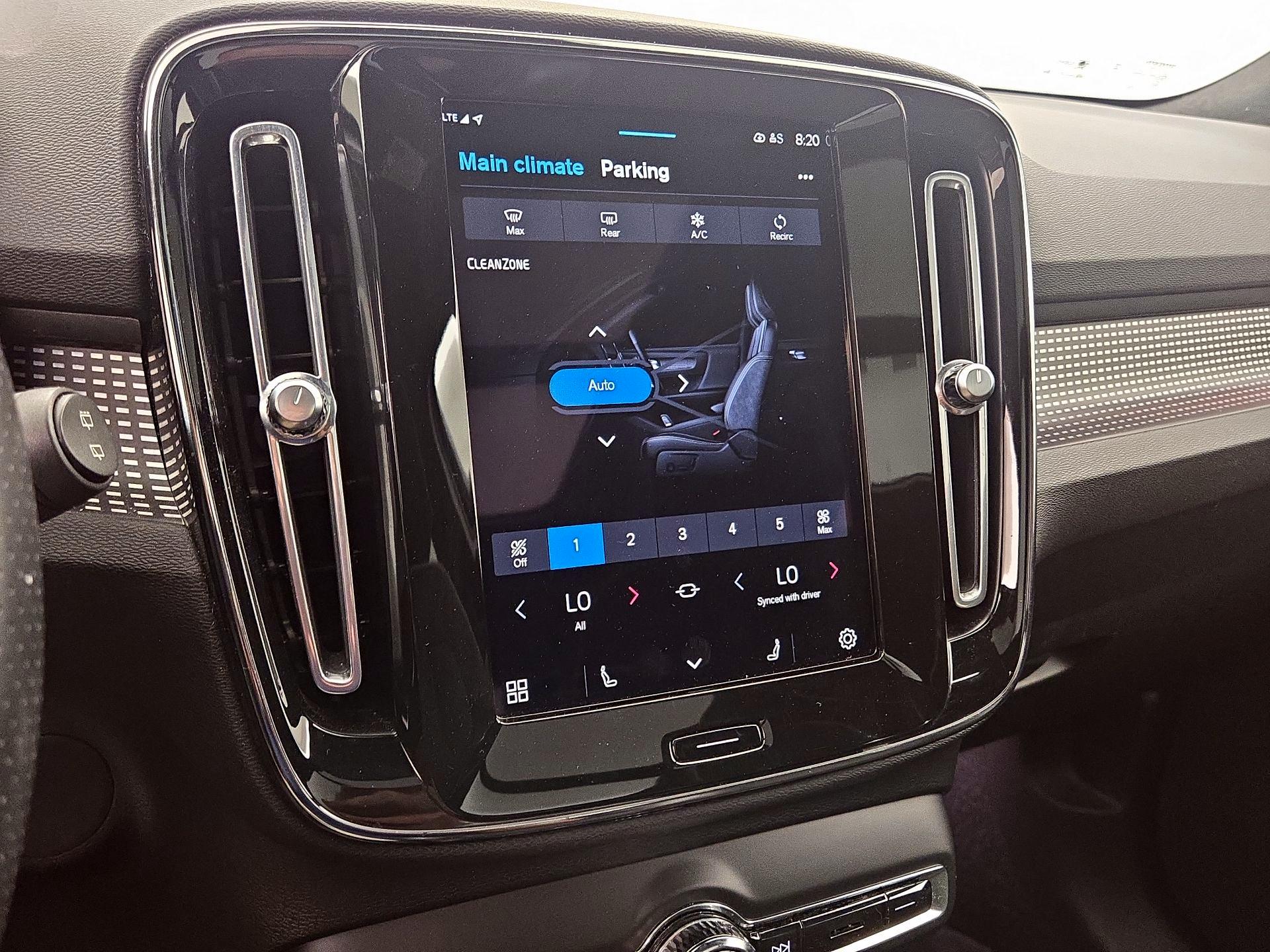 Thumbnail: 2021 Volvo XC40 - 17