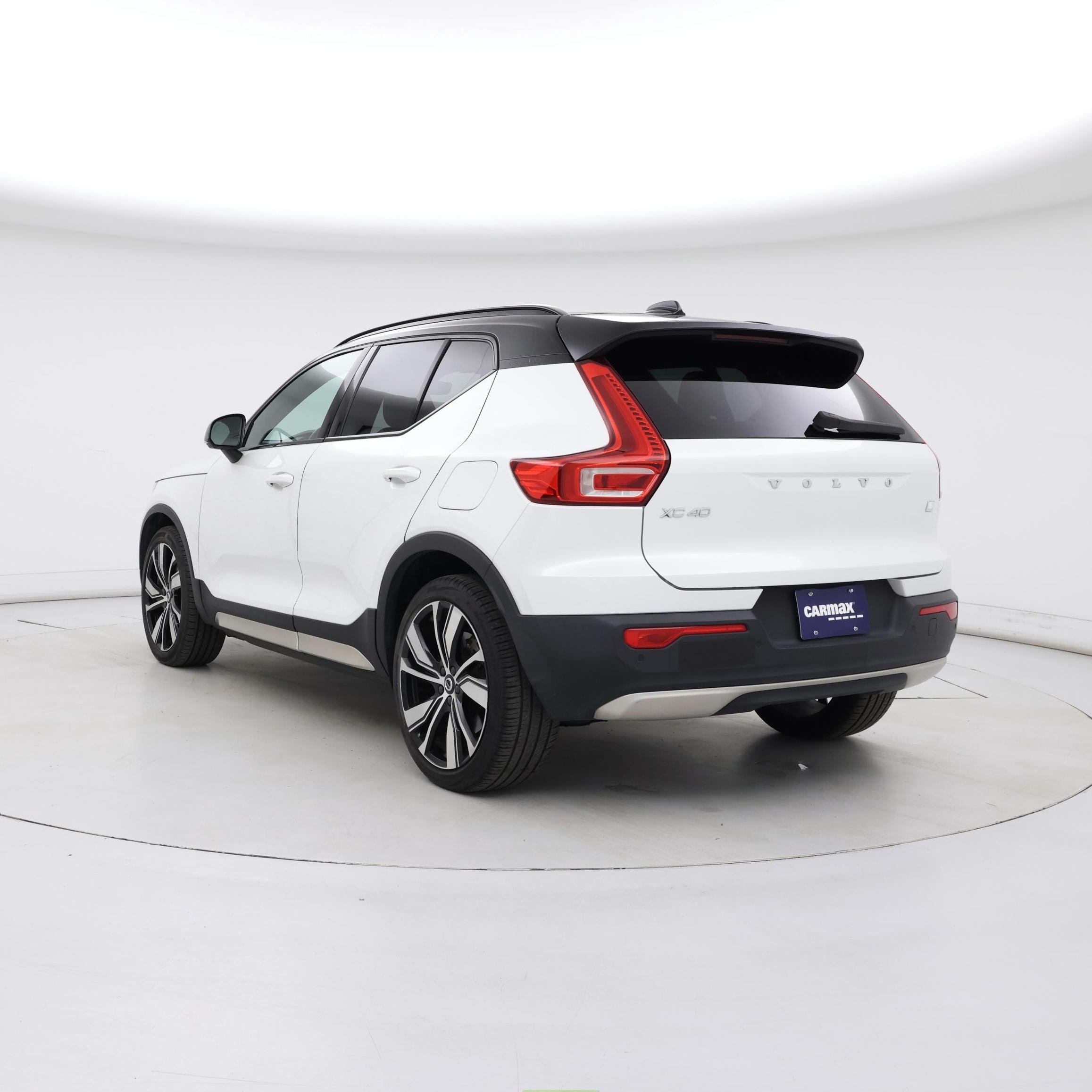 Thumbnail: 2021 Volvo XC40 - 2