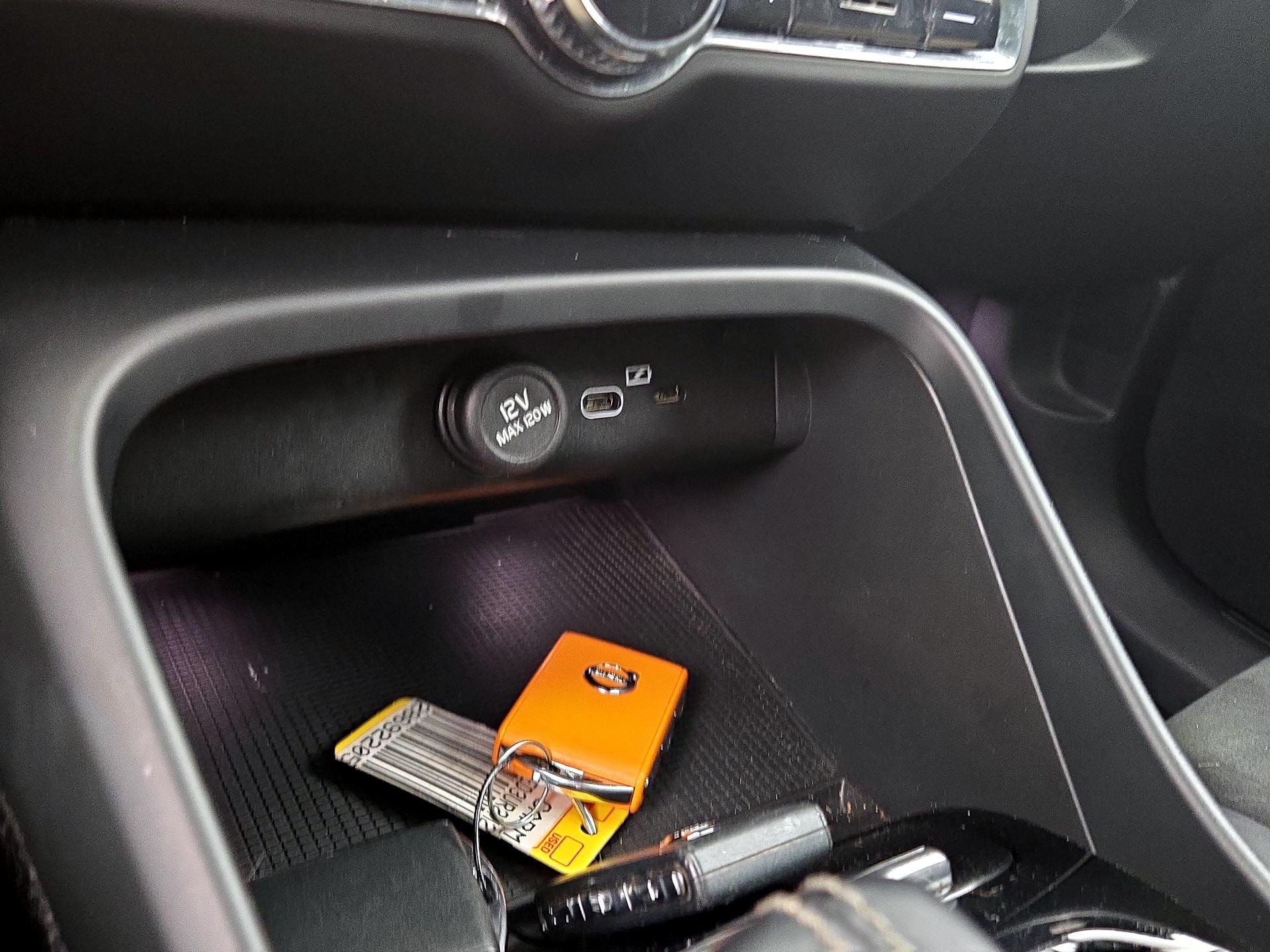 Thumbnail: 2021 Volvo XC40 - 19