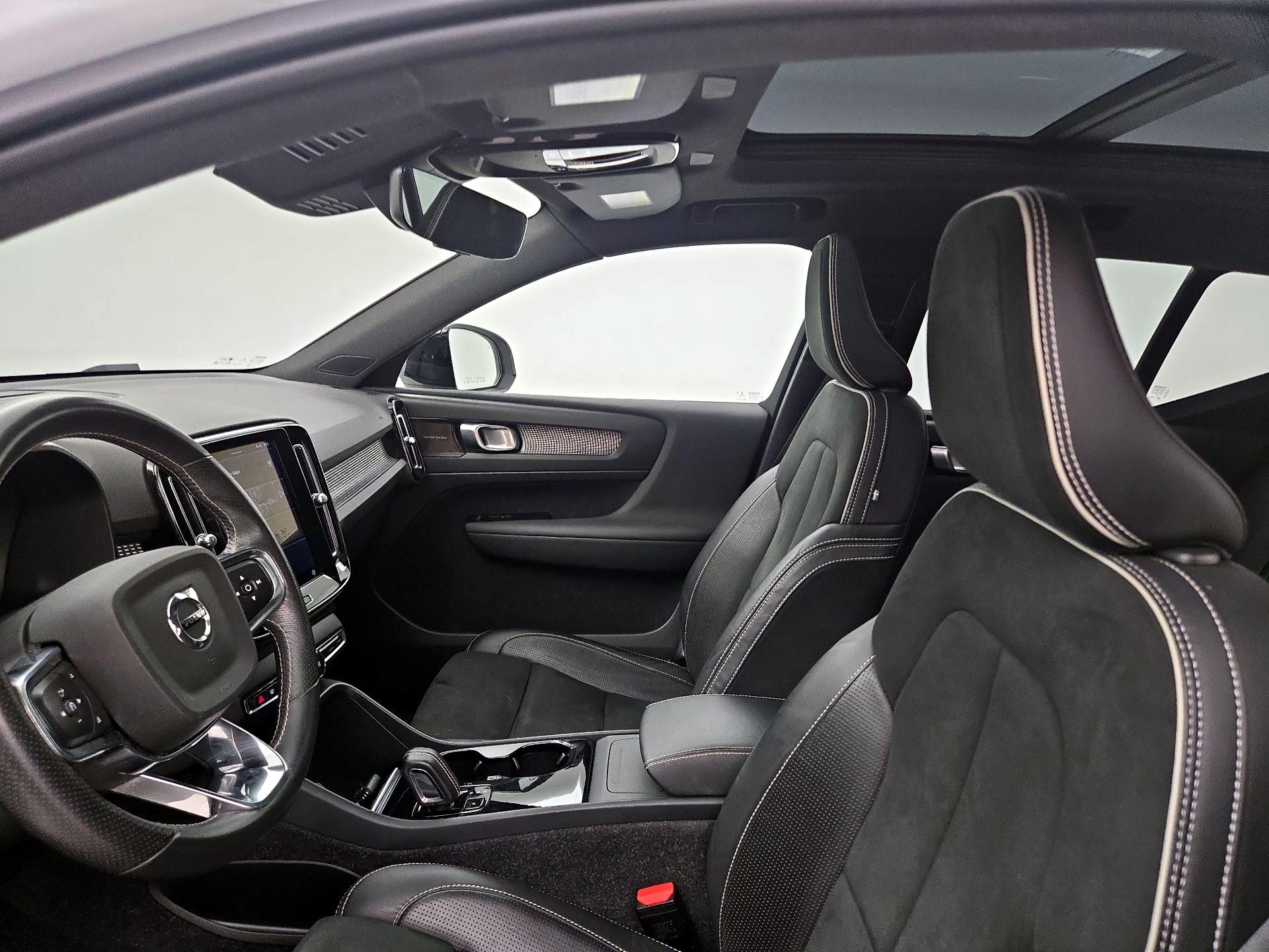 Thumbnail: 2021 Volvo XC40 - 20