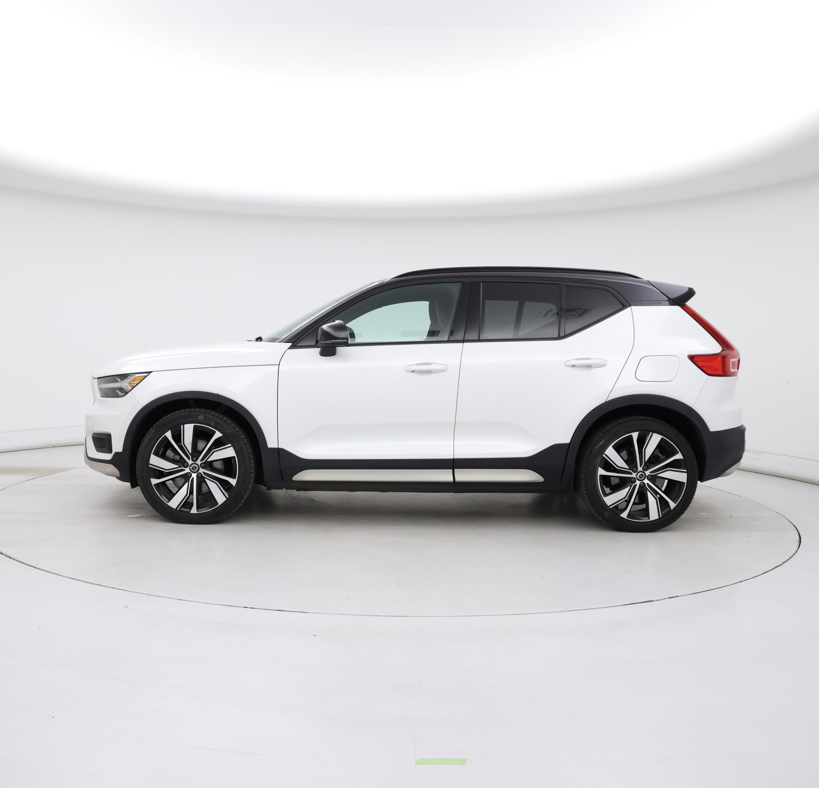 Thumbnail: 2021 Volvo XC40 - 3