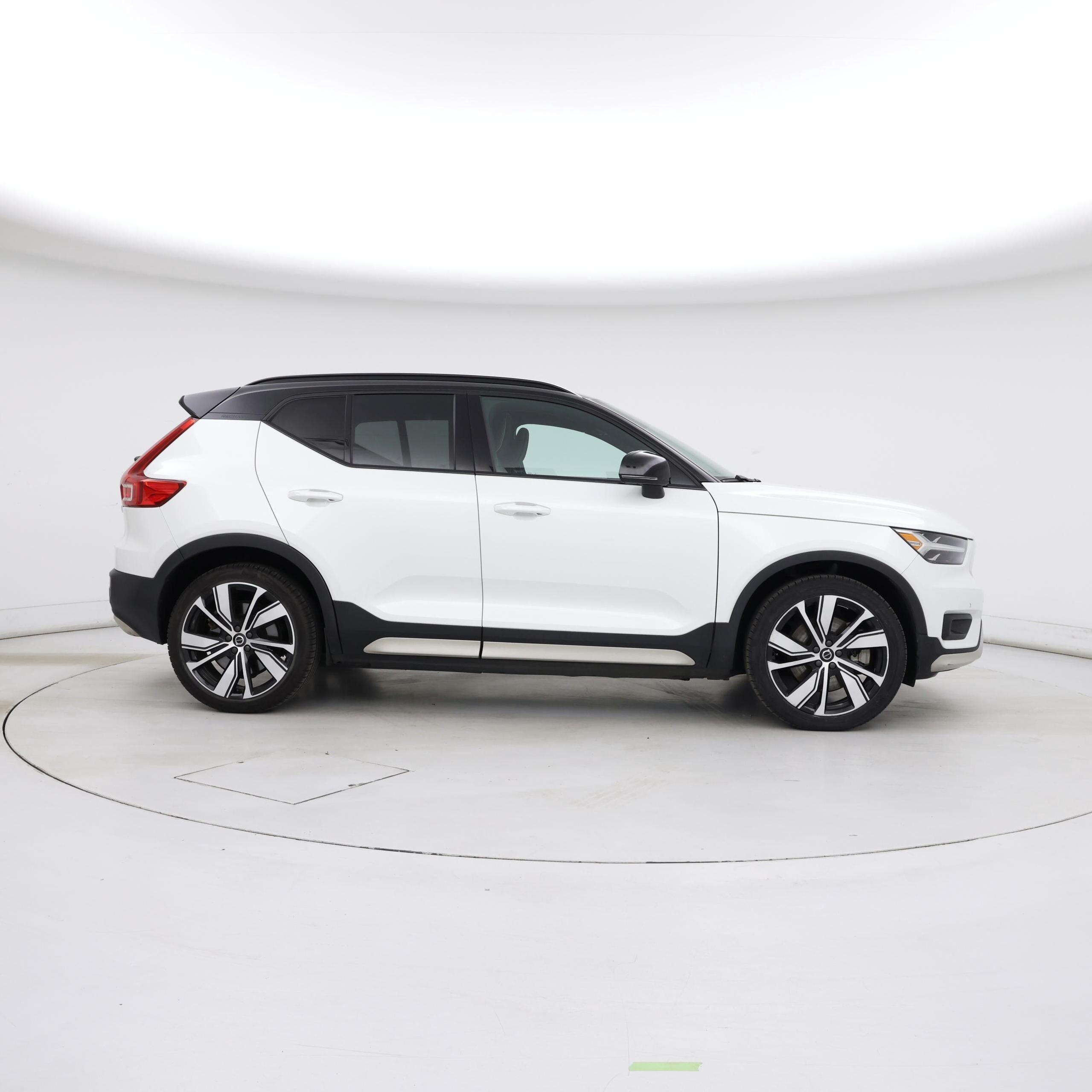 Thumbnail: 2021 Volvo XC40 - 7