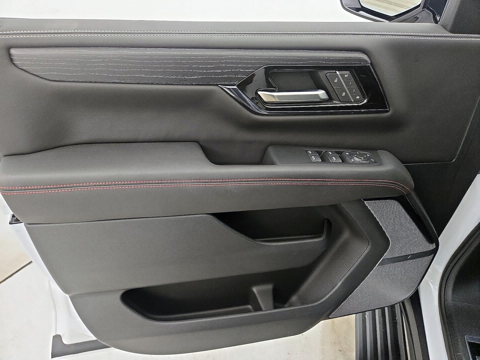 2025 GMC Yukon XL AT4 Ultimate - Photo 13