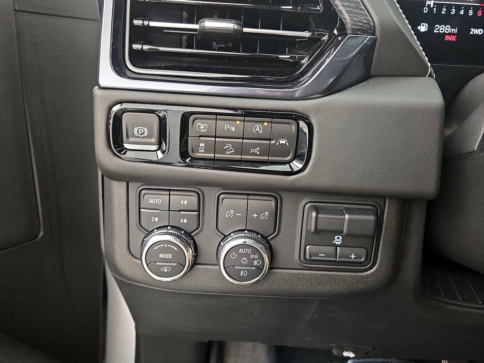 2025 GMC Yukon XL AT4 Ultimate - Photo 14